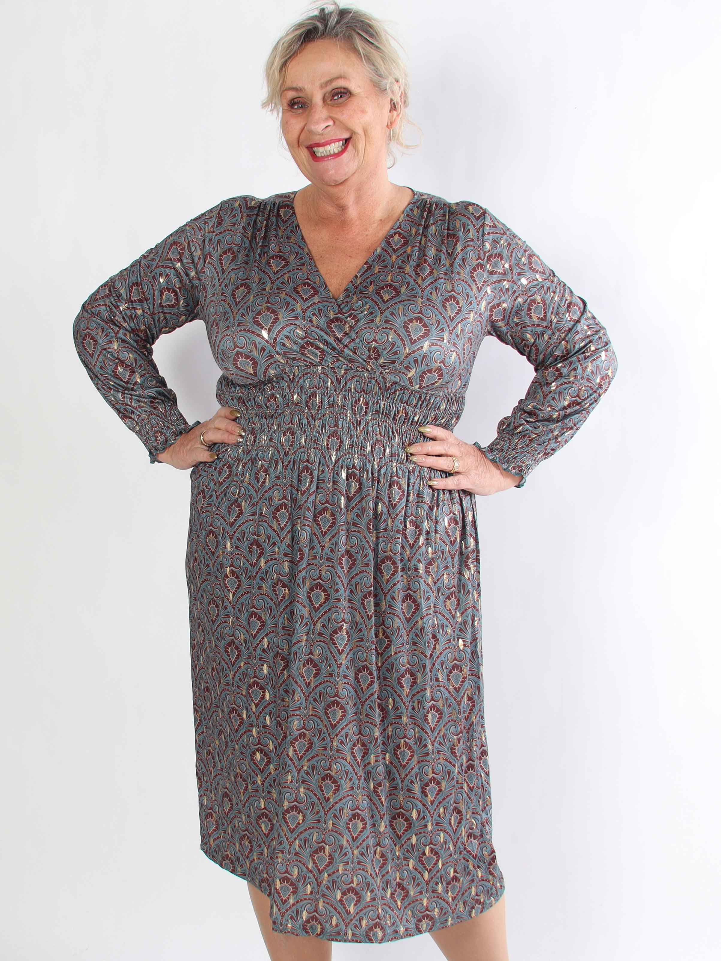 Pams Pattern Midi L/S - Plus size kjole i krølfrit stof med lange ærmer