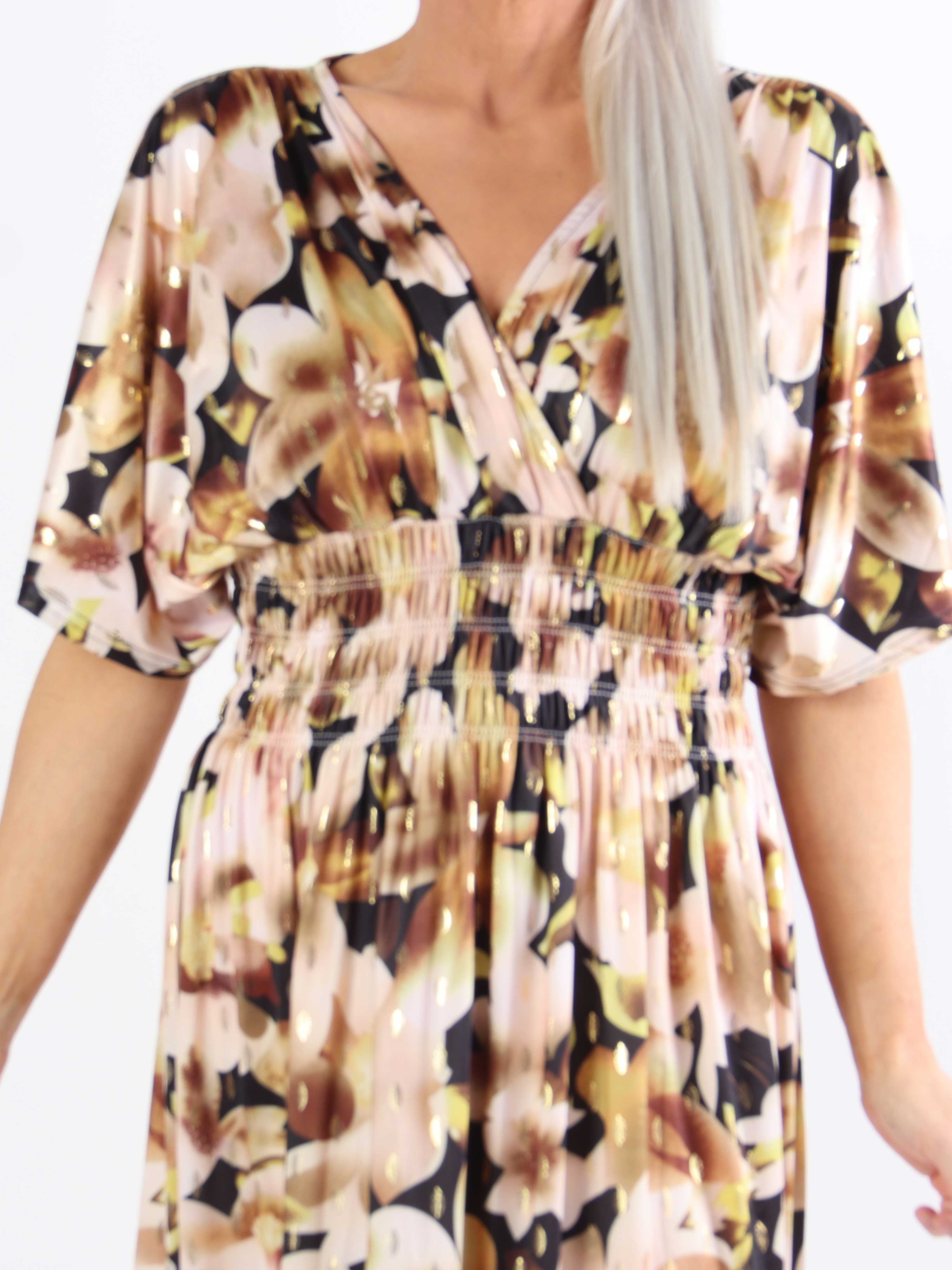 Pams Sweet Flower - Lang elastisk plus size kjole i krølfrit stof