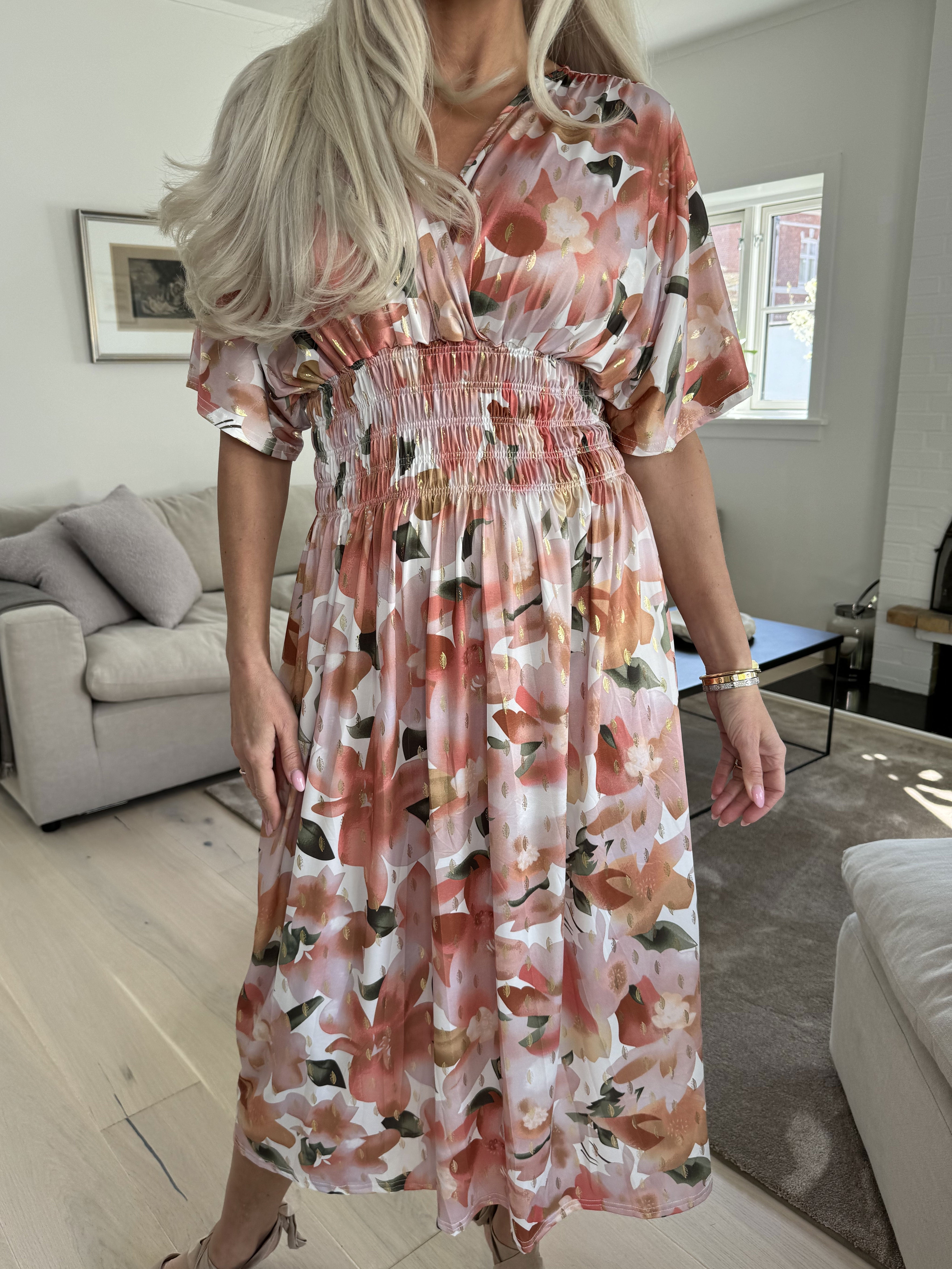 Pams Sweet Flower Midi - Elastisk kjole i krølfrit stof