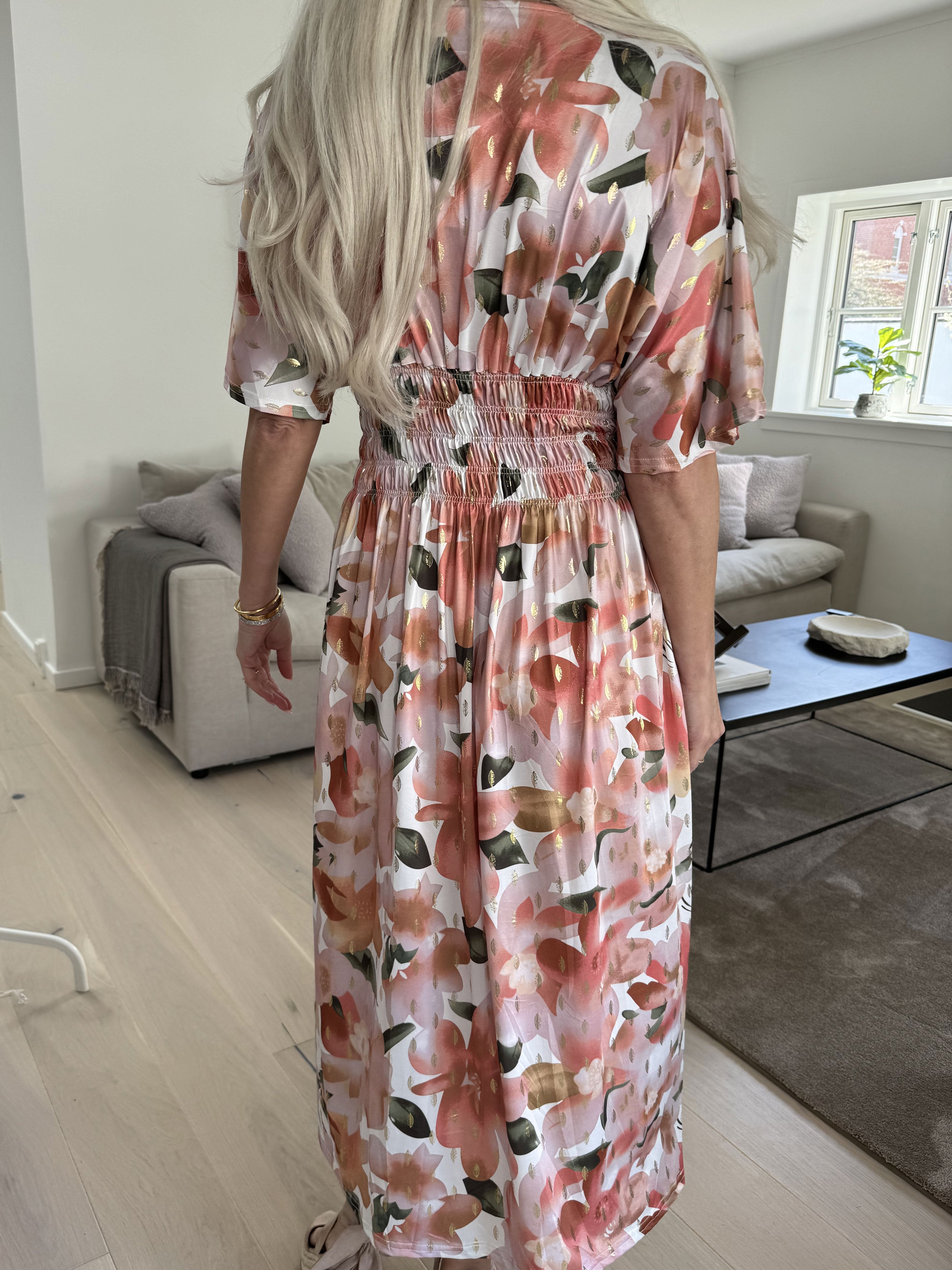 Pams Sweet Flower Midi - Elastisk kjole i krølfrit stof