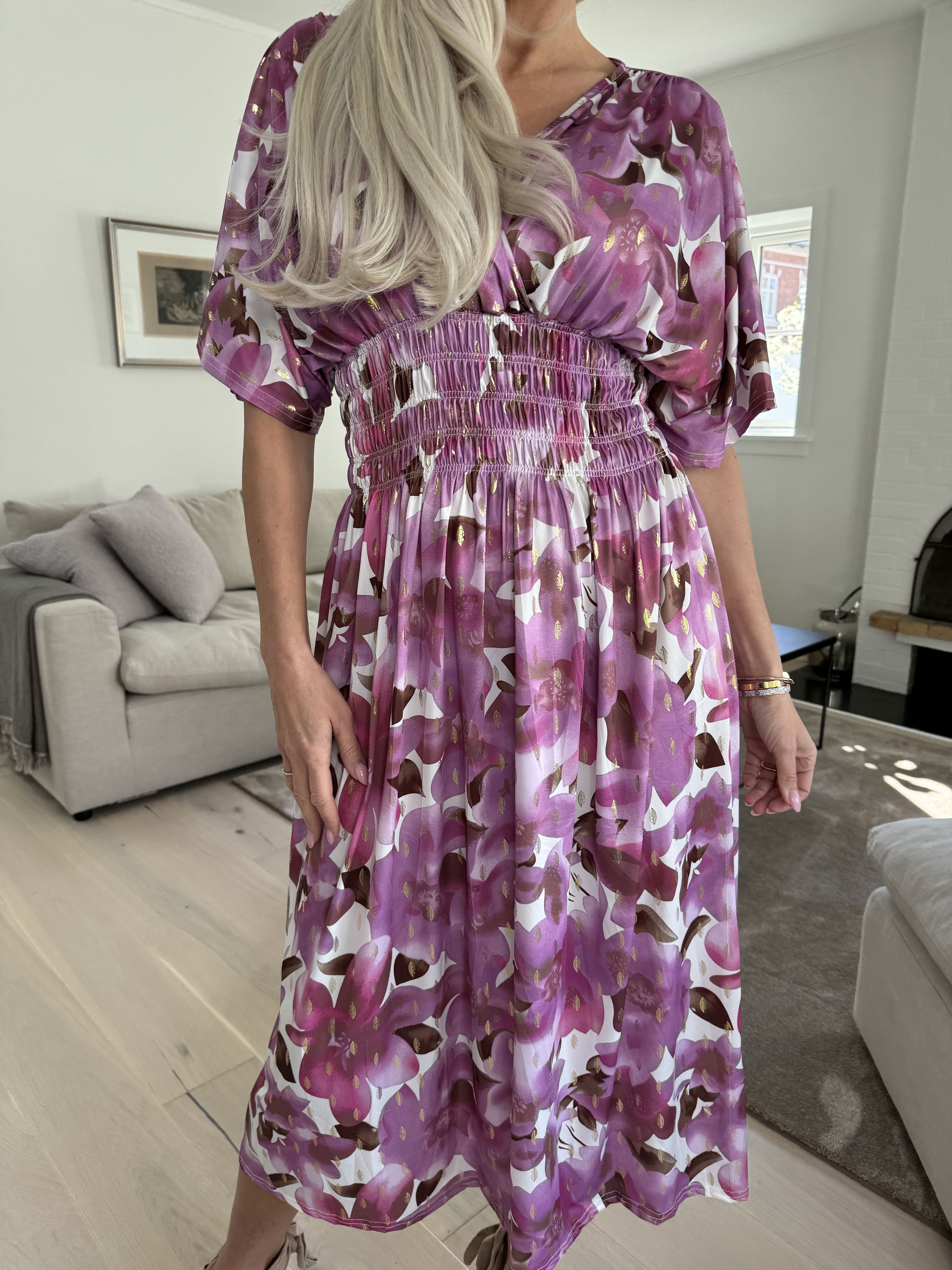 Pams Sweet Flower Midi - Elastisk kjole i krølfrit stof