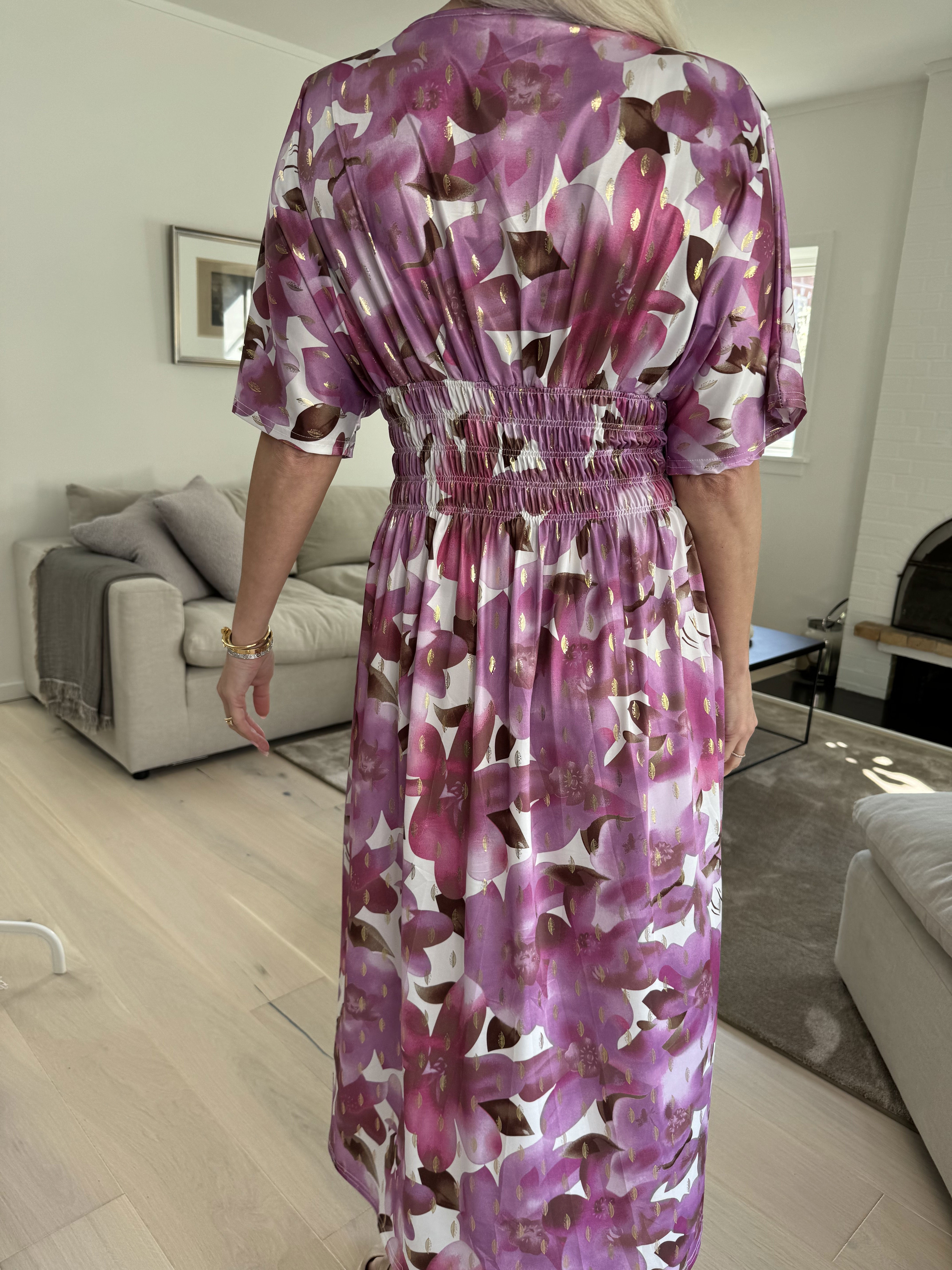 Pams Sweet Flower Midi - Elastisk kjole i krølfrit stof