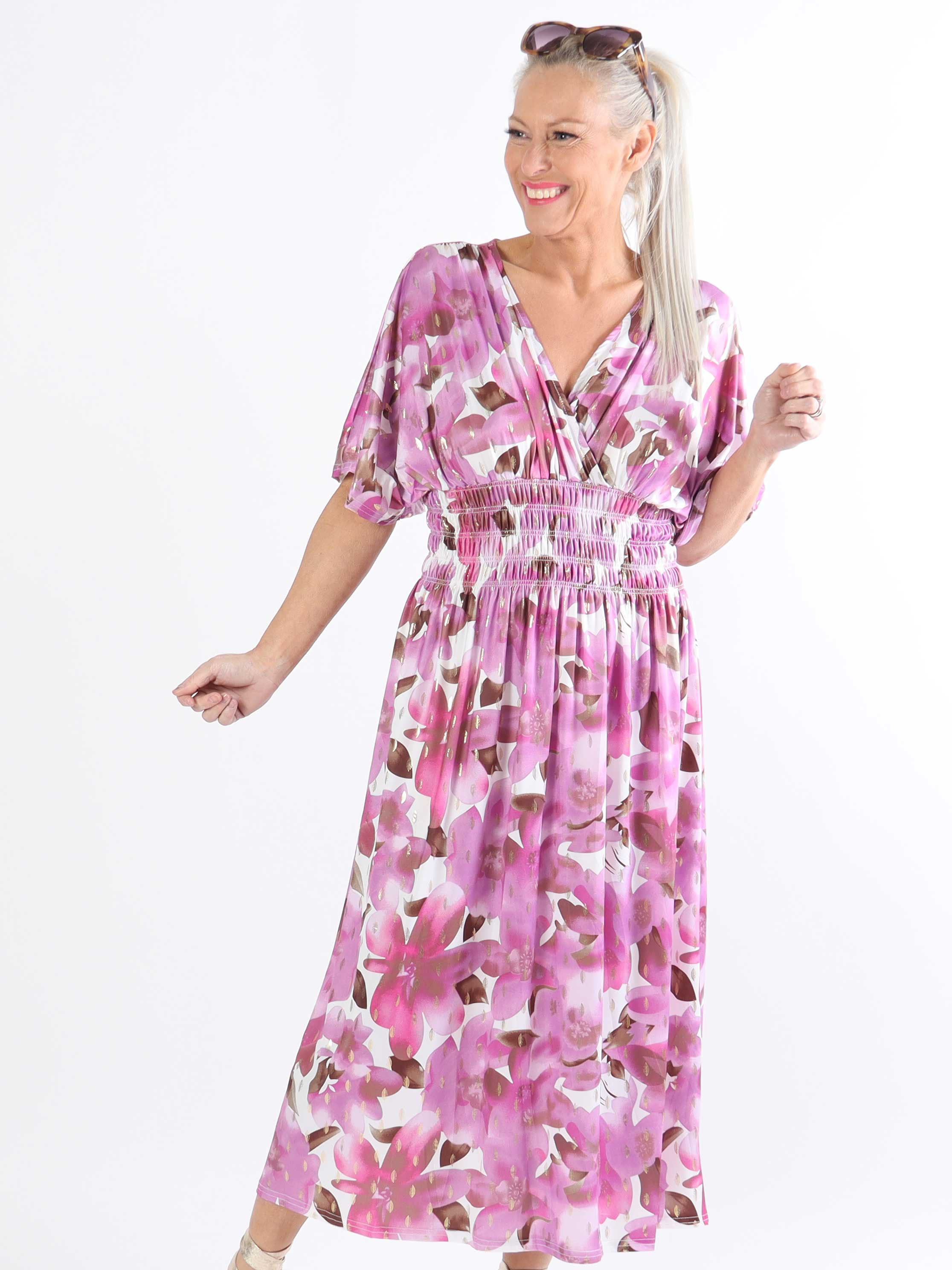 Pams Sweet Flower Midi - Elastisk plus size kjole i krølfrit stof