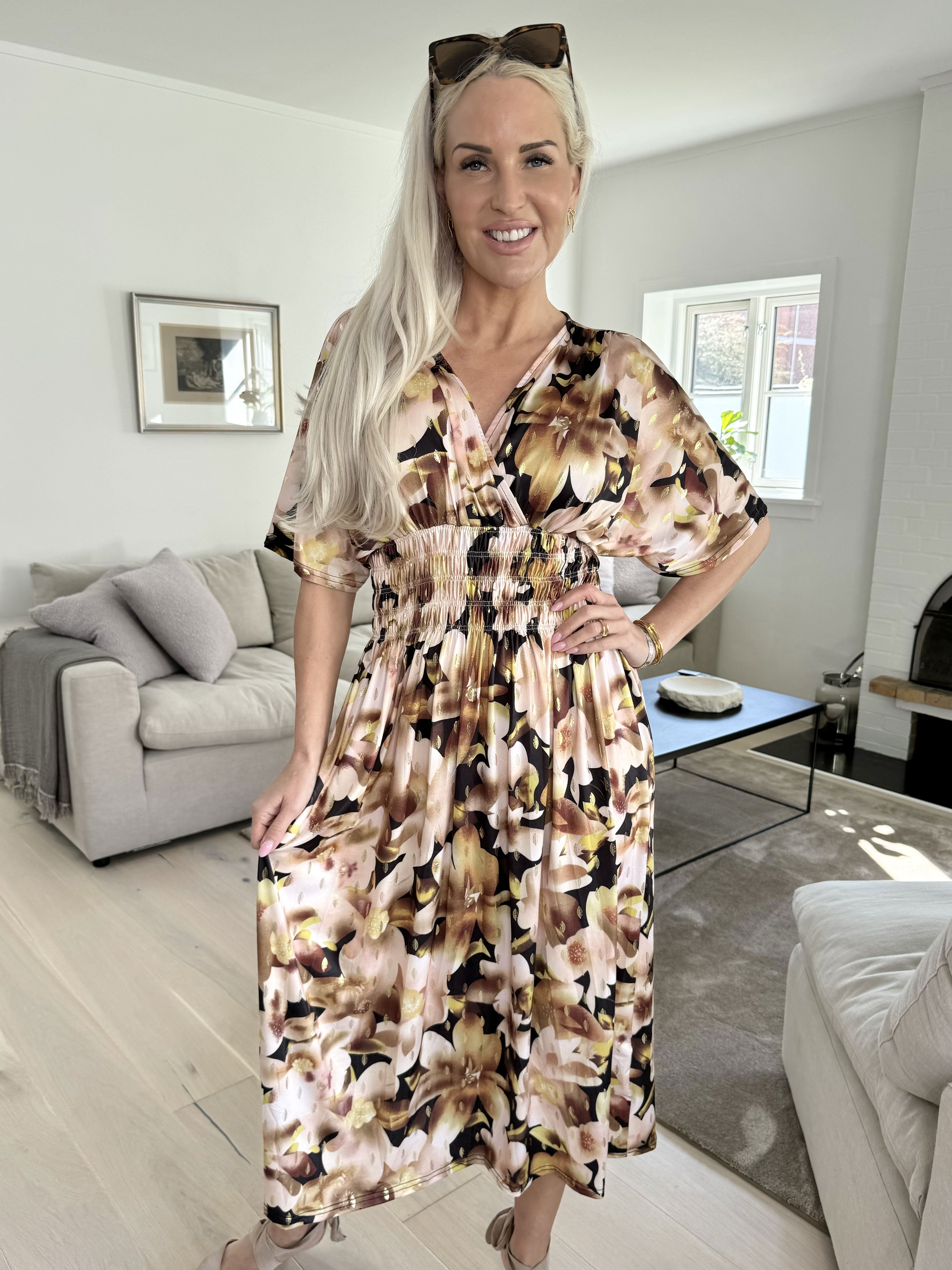 Pams Sweet Flower Midi - Elastisk kjole i krølfrit stof