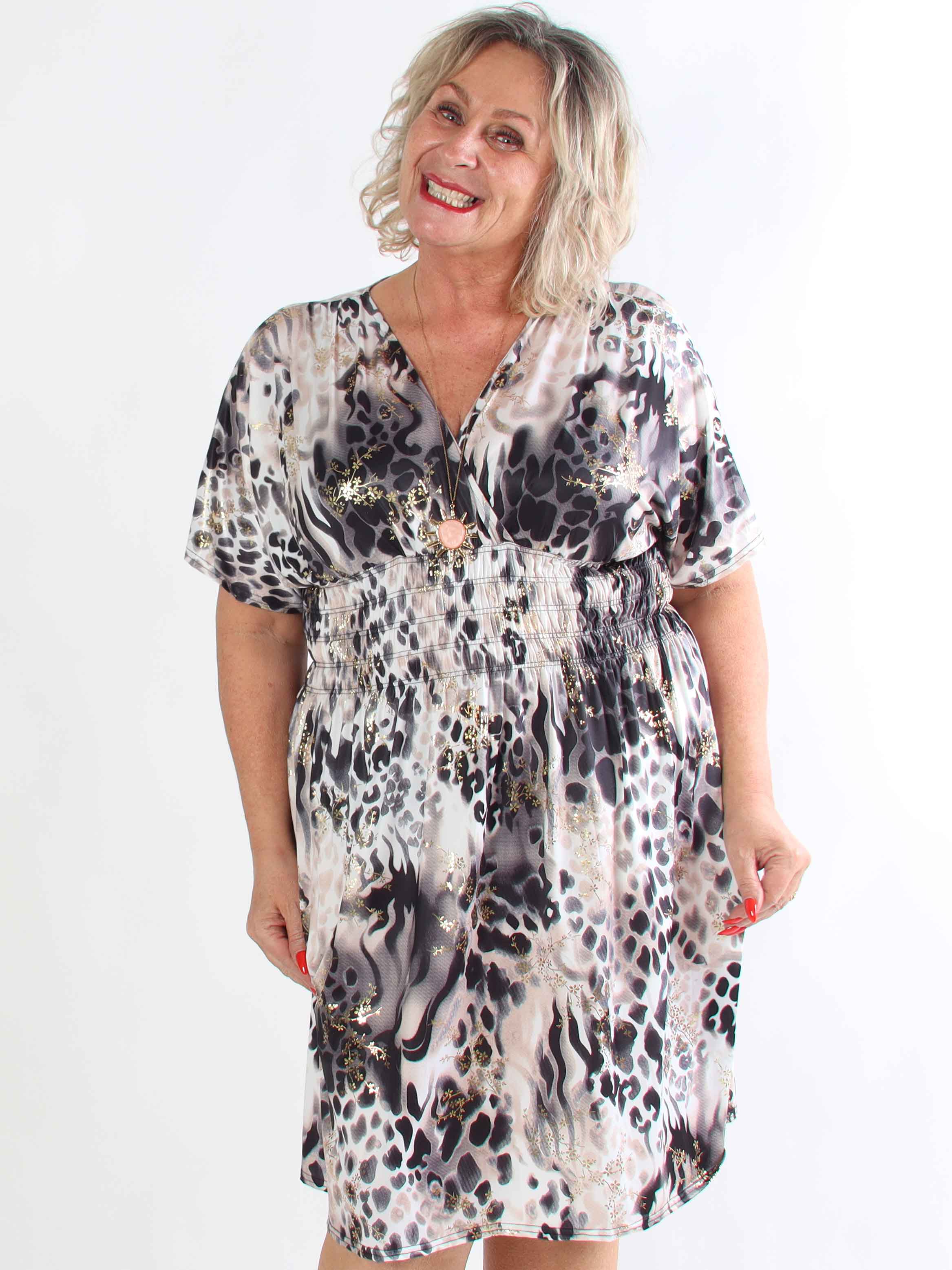 Pams Wild Short - Elastisk mønstret plus size kjole med guld bladdetaljer