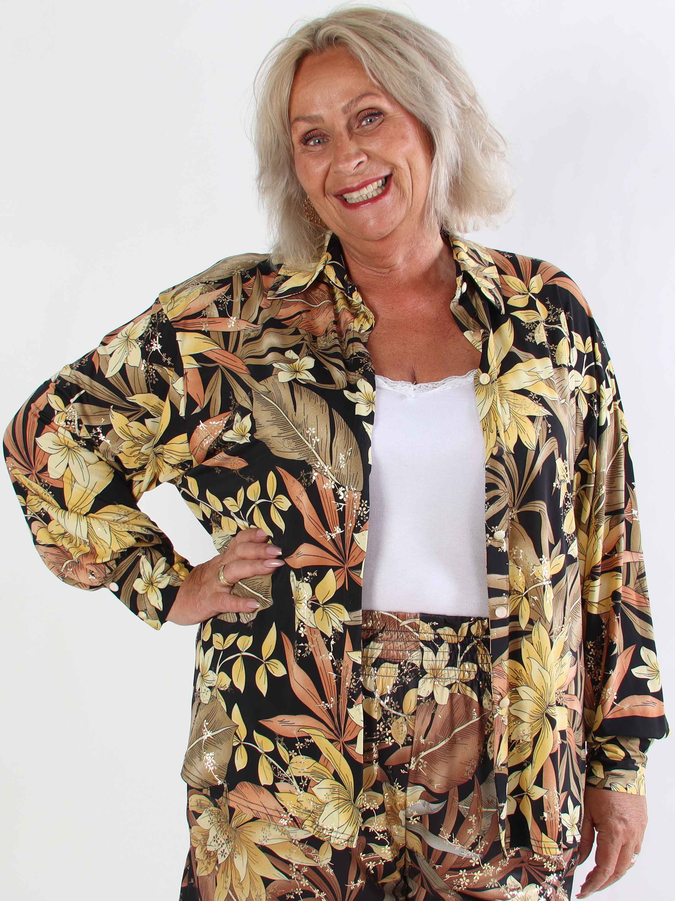 Pamy - Plus size skjorte i elastisk blomstret stof