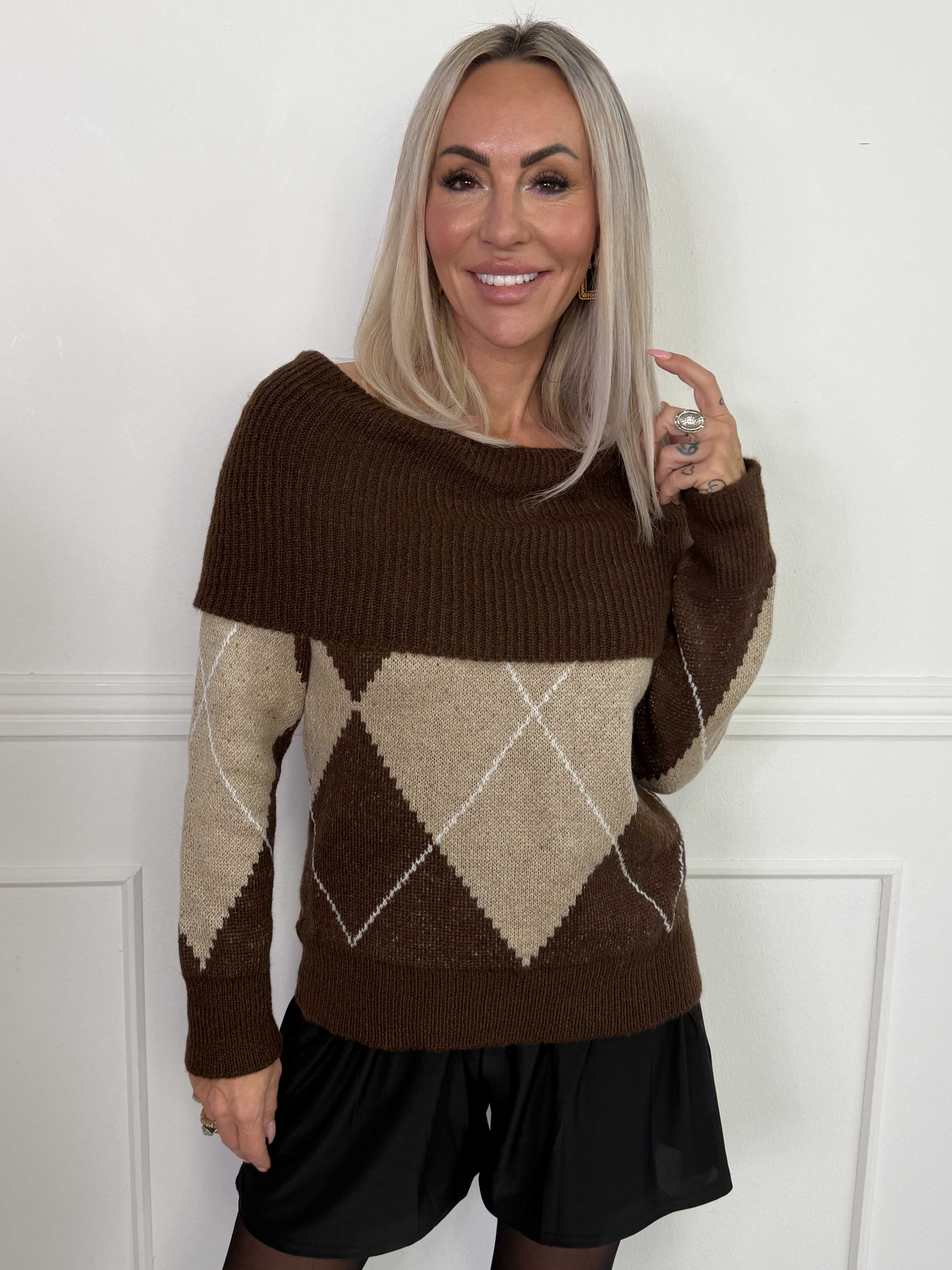 Paola - Off-shoulder strikbluse med mønster