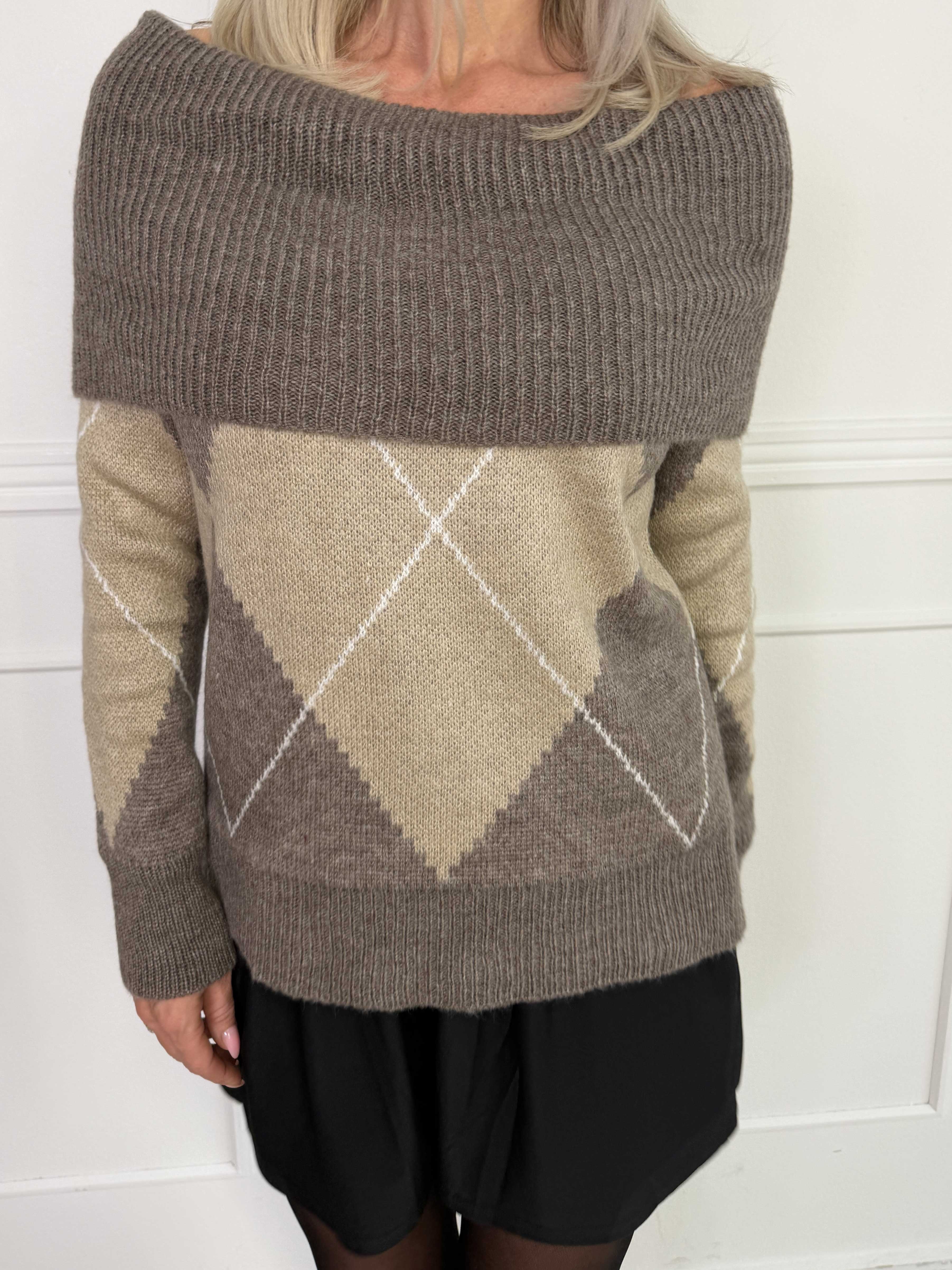 Paola - Off-shoulder strikbluse med mønster