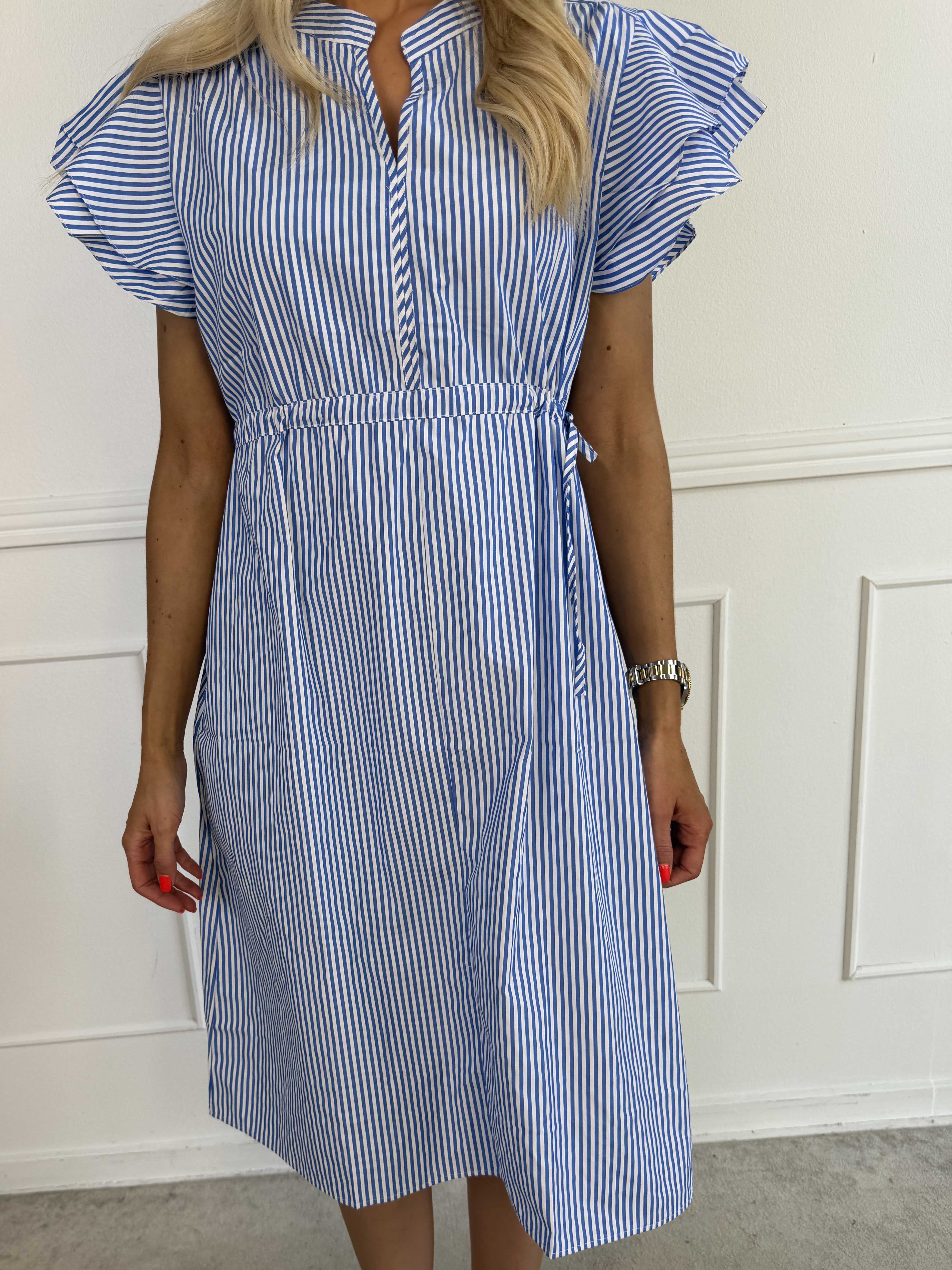 Paradise - Stribet skjortekjole med søde flæseærmer