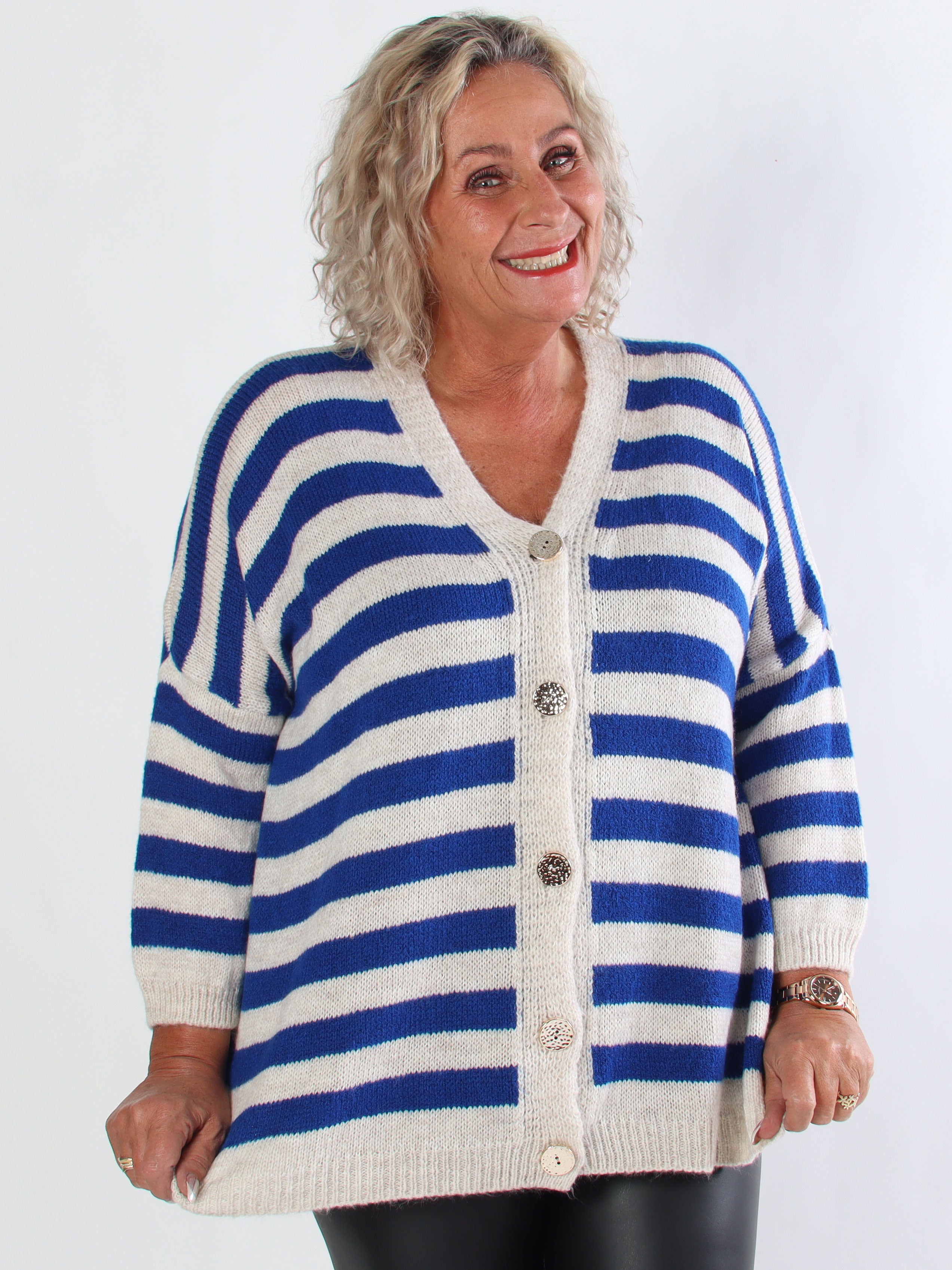 Parker - Stribet plus size strikcardigan med store guld knapper