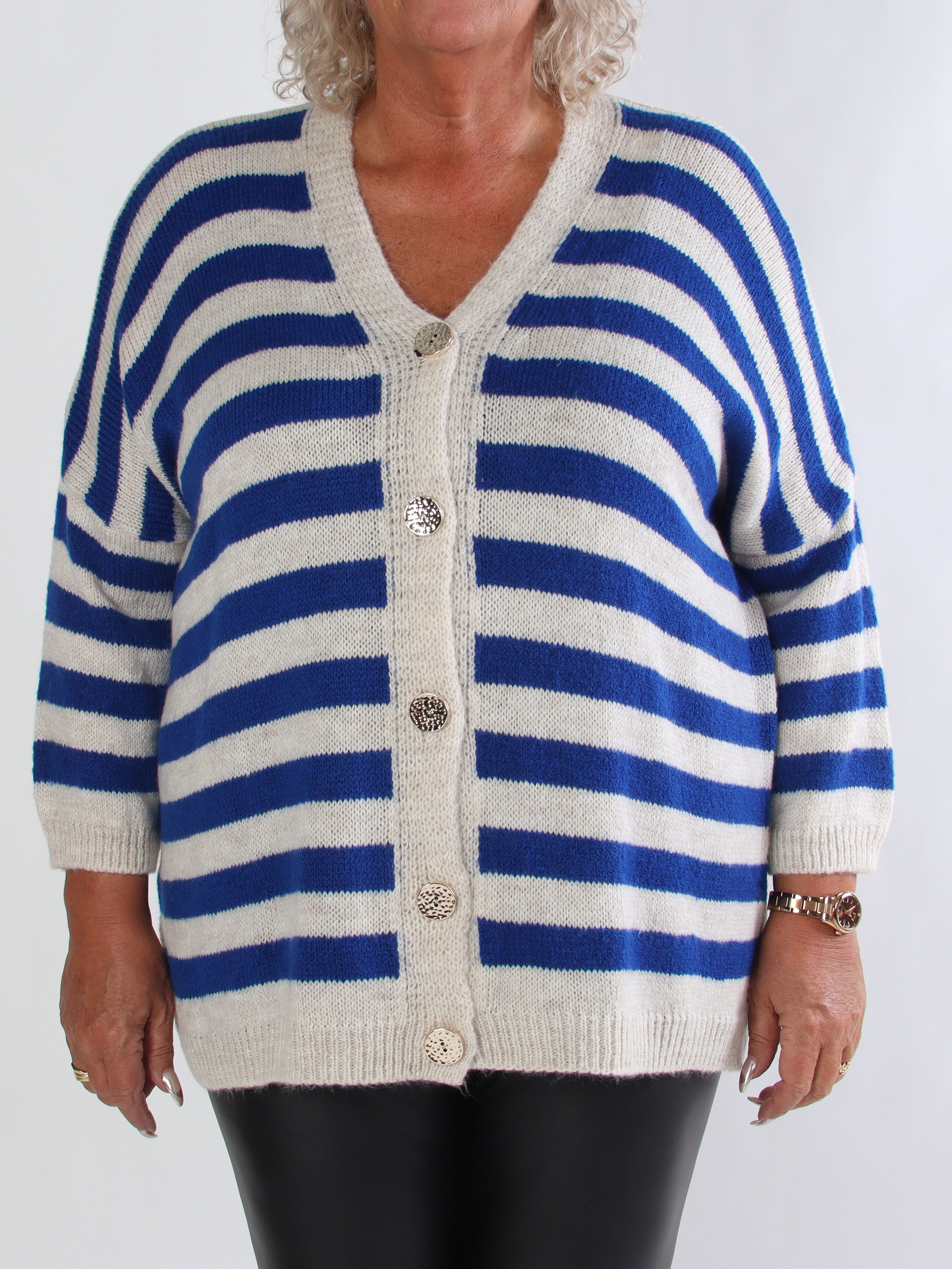 Parker - Stribet plus size strikcardigan med store guld knapper