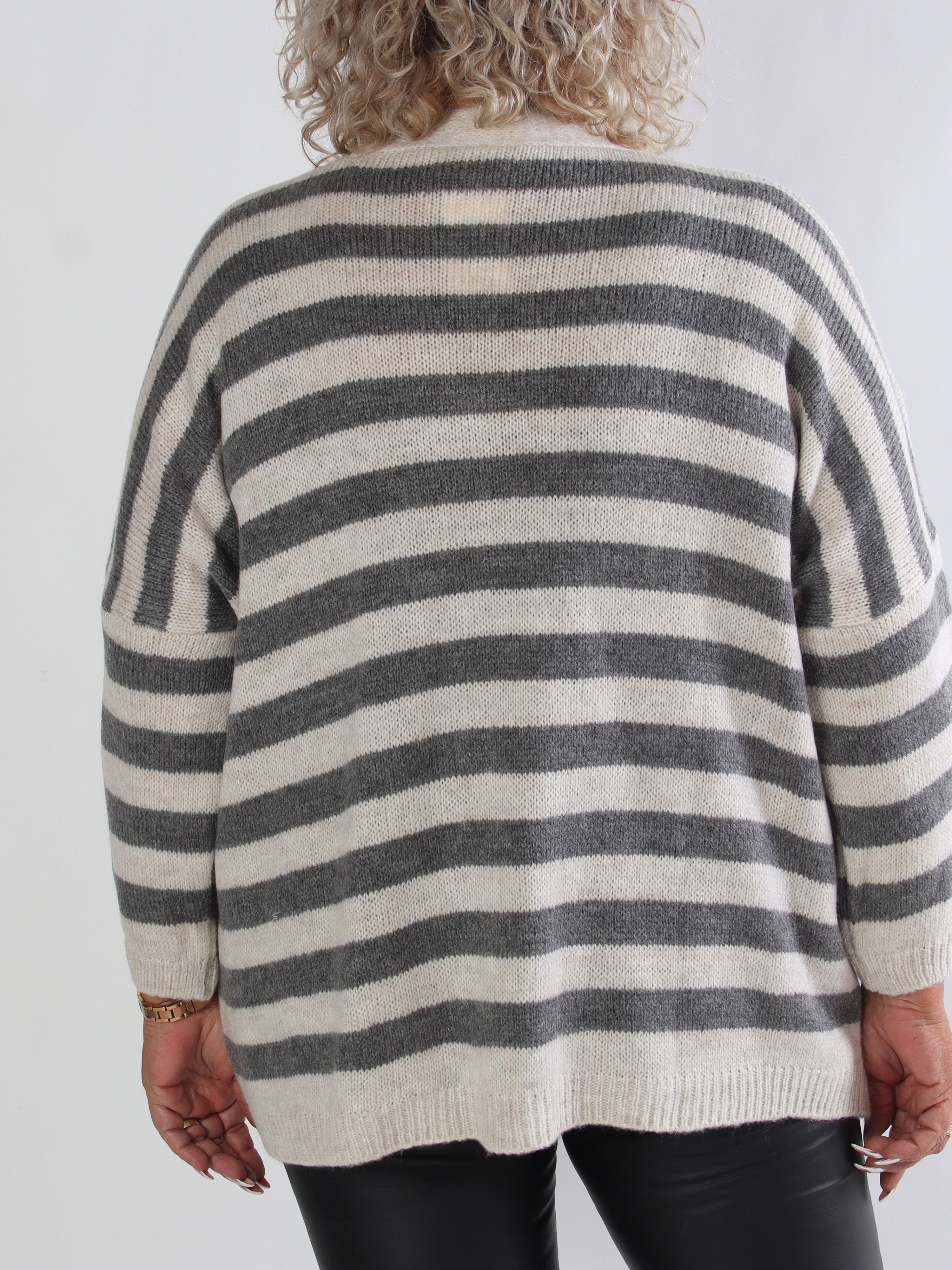 Parker - Stribet plus size strikcardigan med store guld knapper