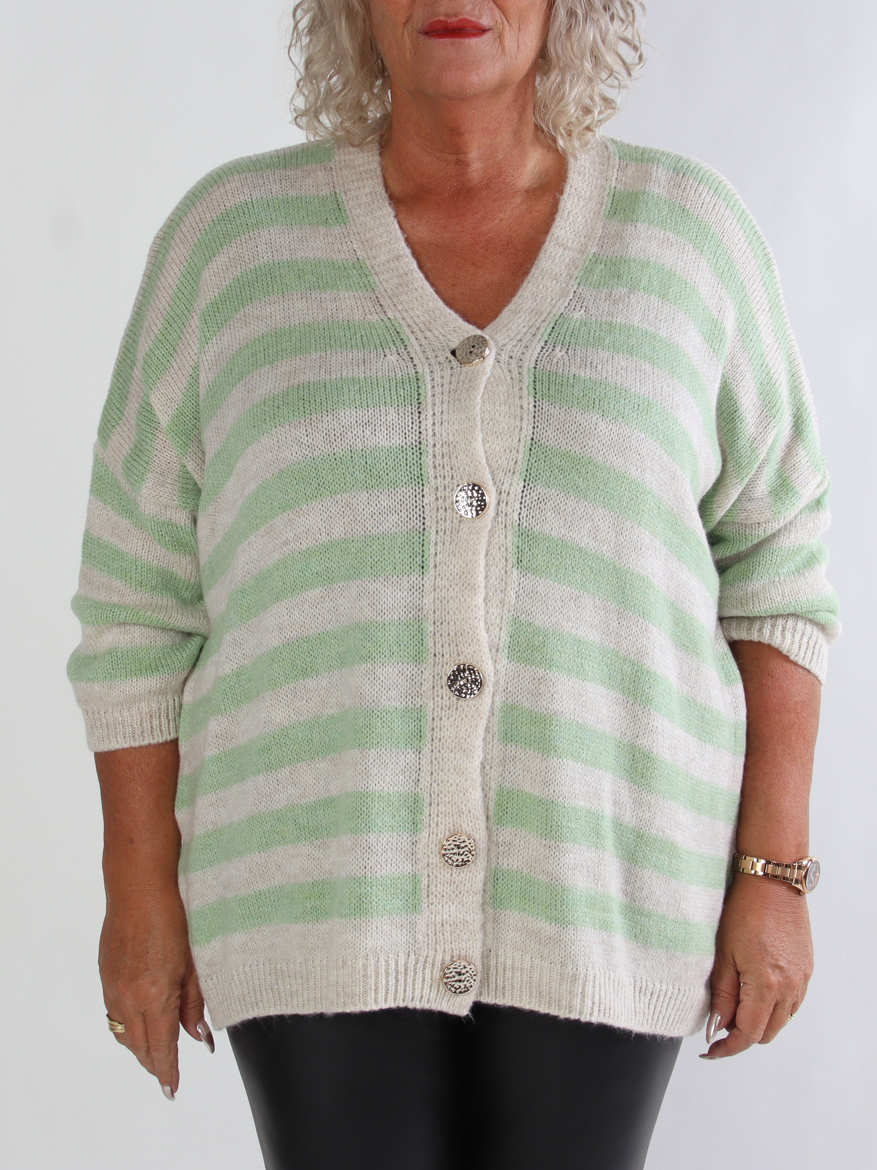 Parker - Stribet plus size strikcardigan med store guld knapper