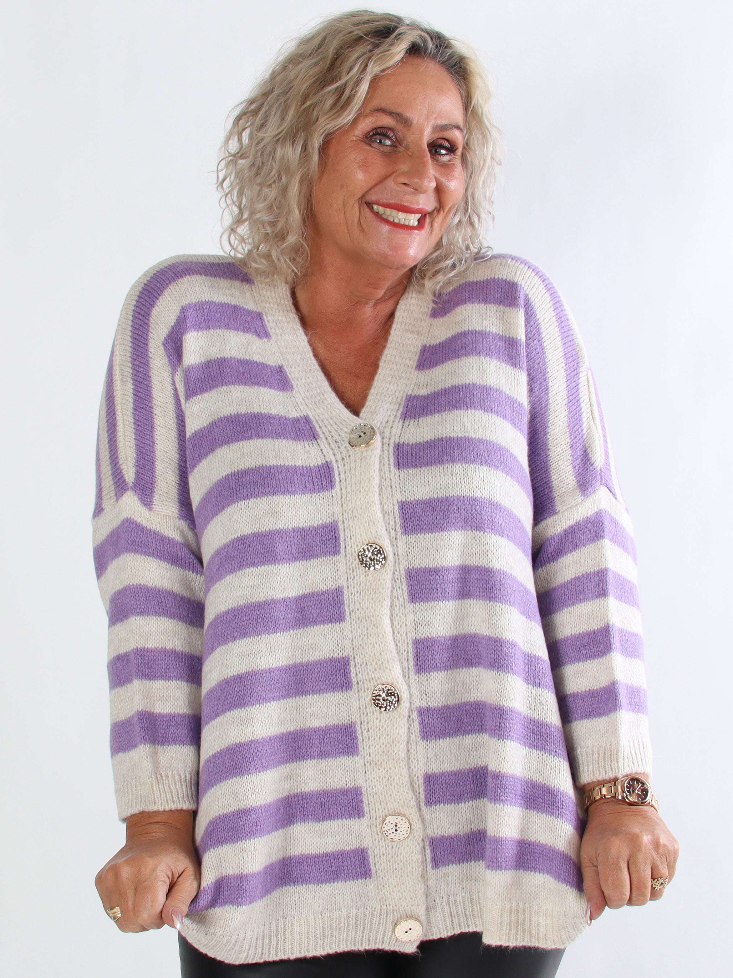 Parker - Stribet plus size strikcardigan med store guld knapper