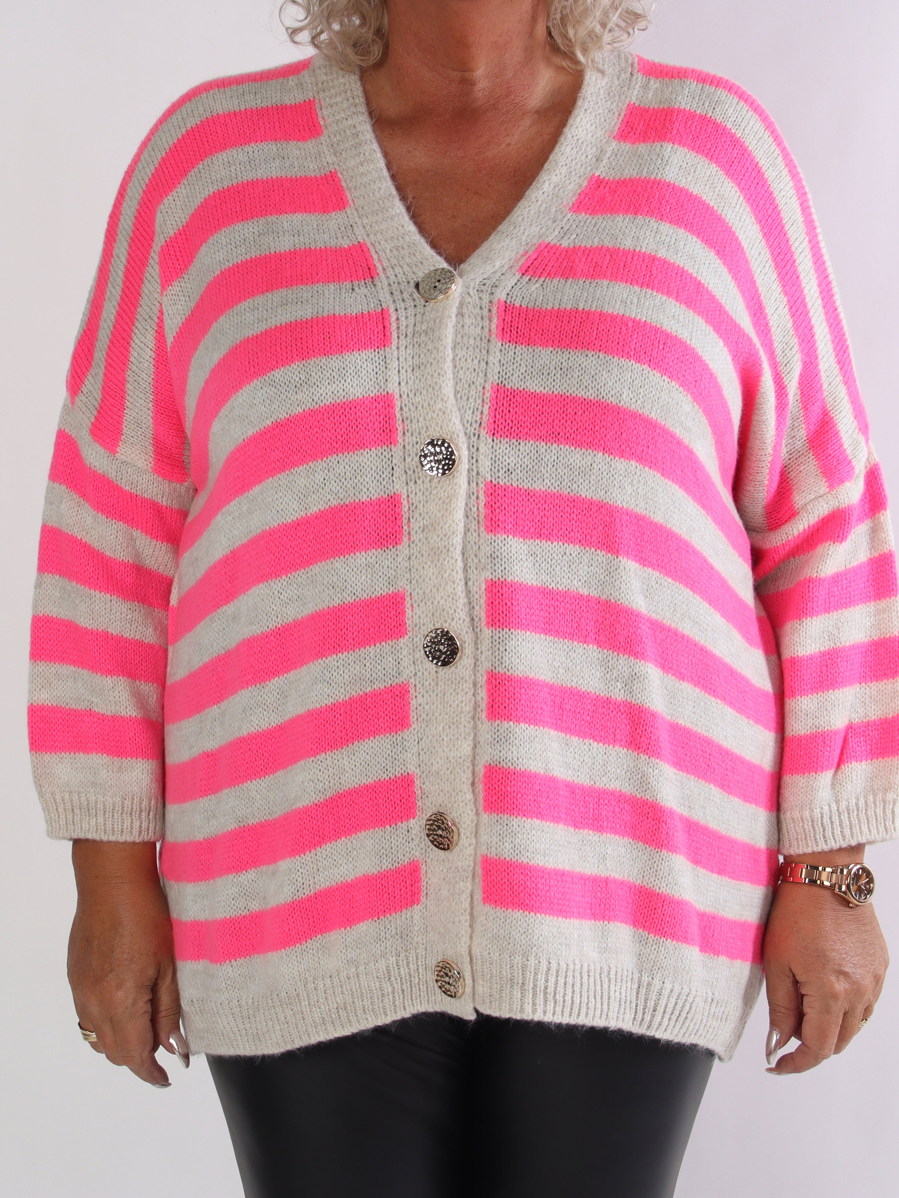 Parker - Stribet plus size strikcardigan med store guld knapper