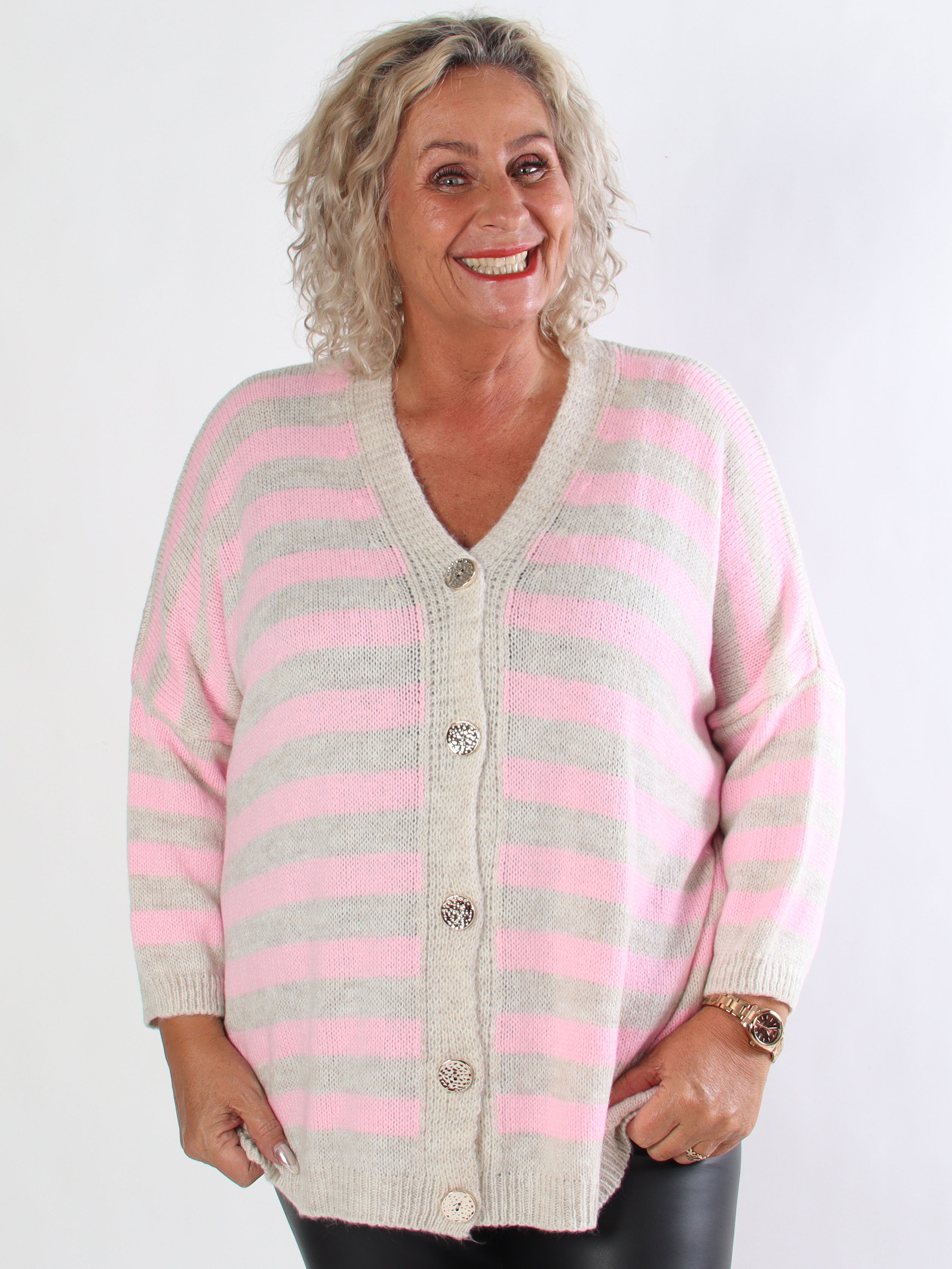 Parker - Stribet plus size strikcardigan med store guld knapper