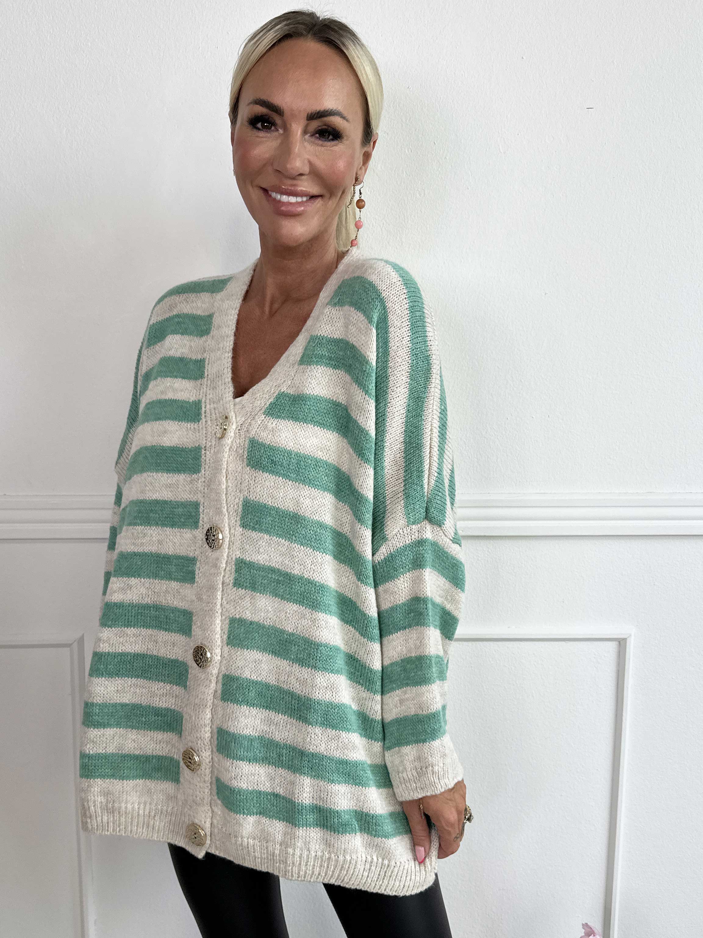 Parker - Stribet strikcardigan med store guld knapper