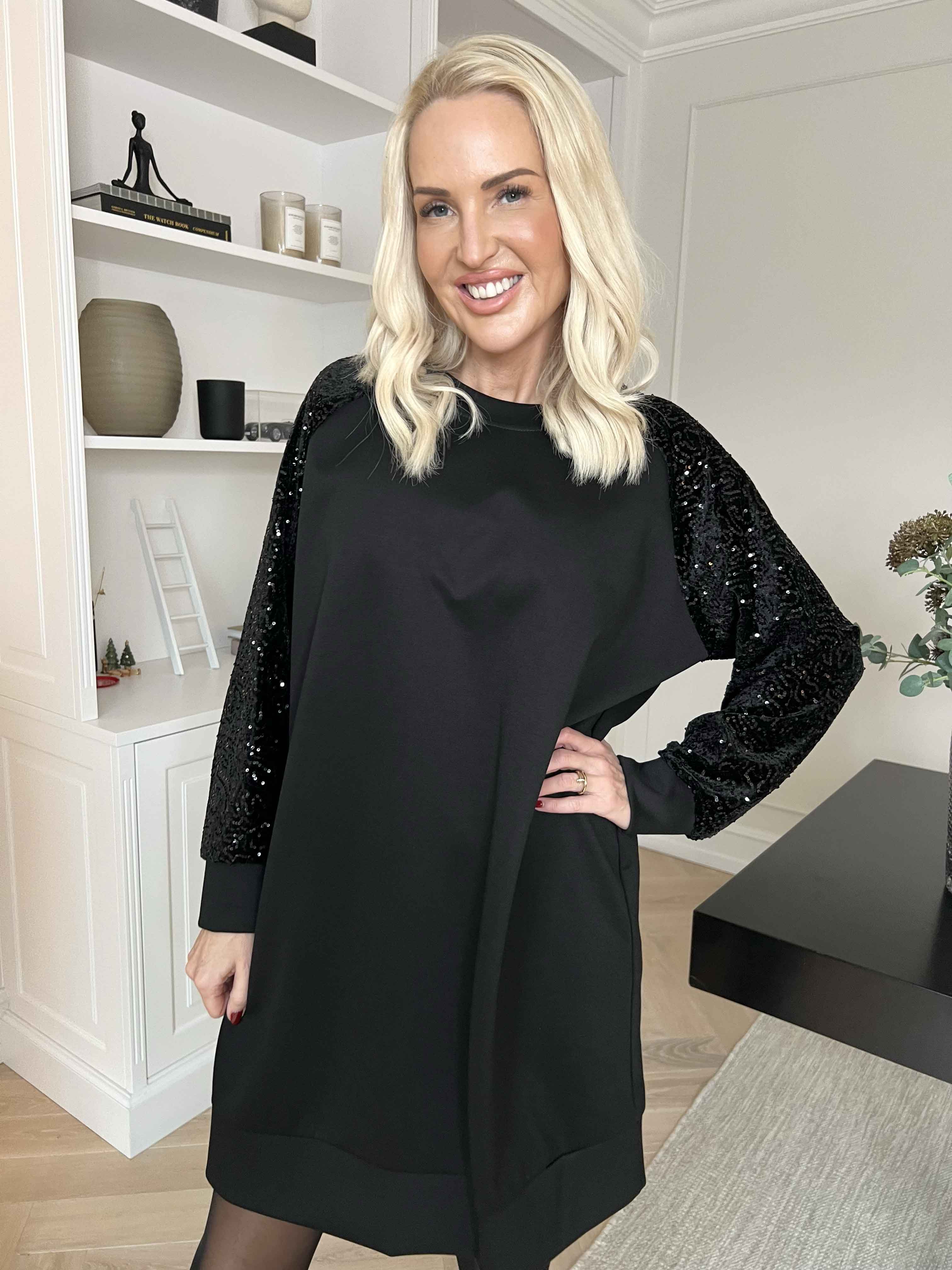 Parma - Joggingkjole med pailletærmer