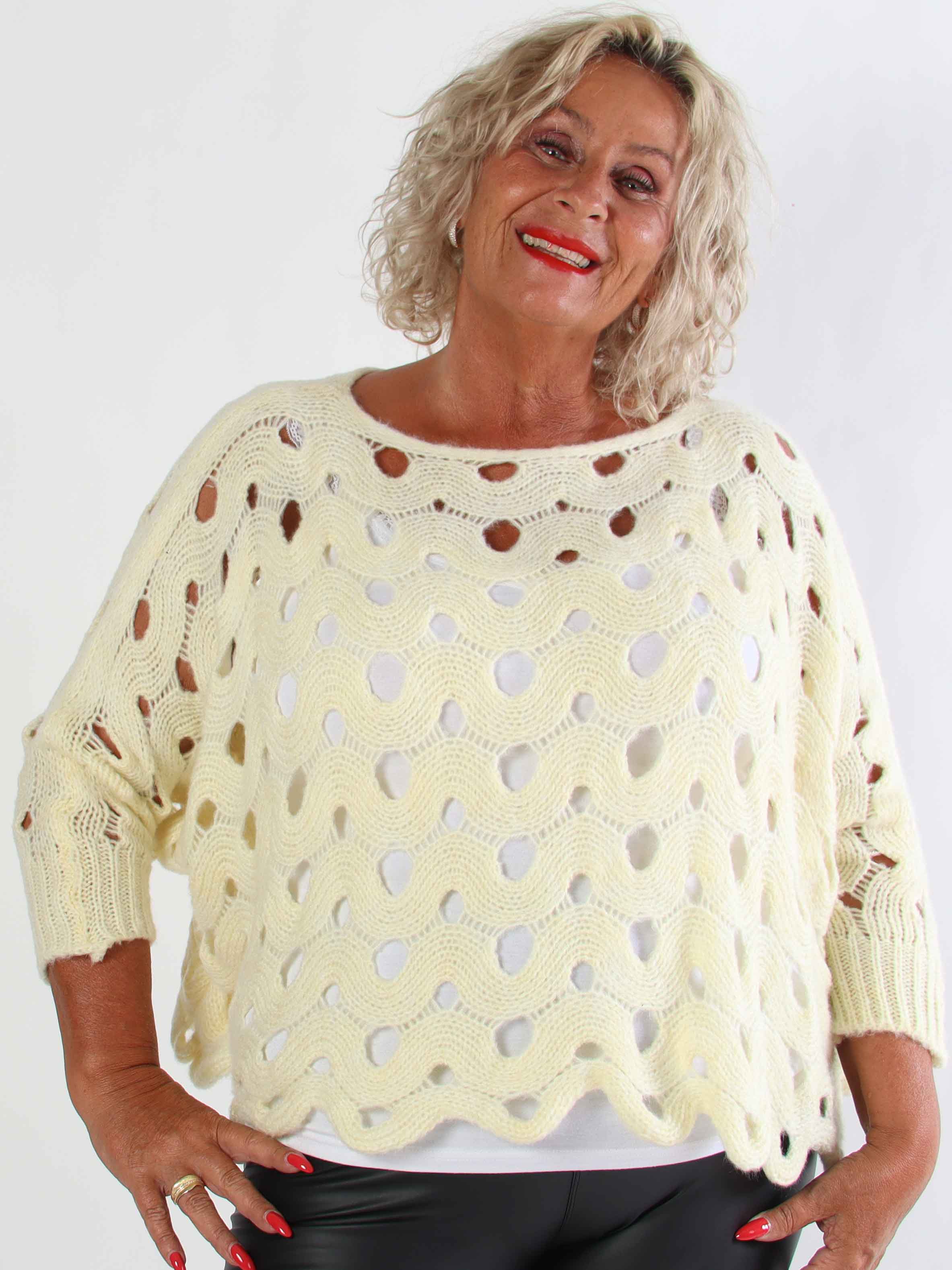 Pia - Hullet plus size strik med flagermus ærmer