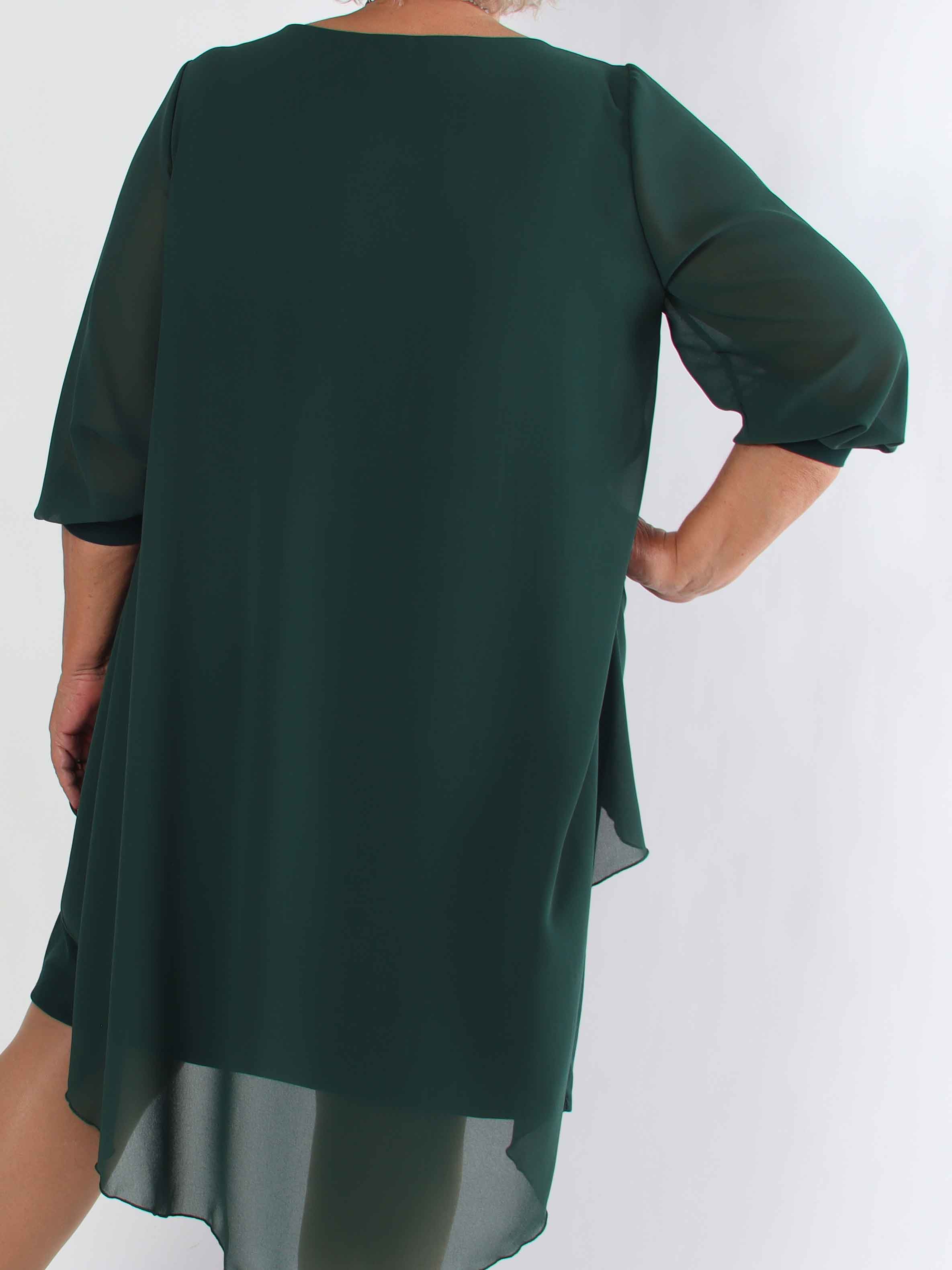 Pianora - Plus size kjole med chiffonlag og semitransparente ærmer