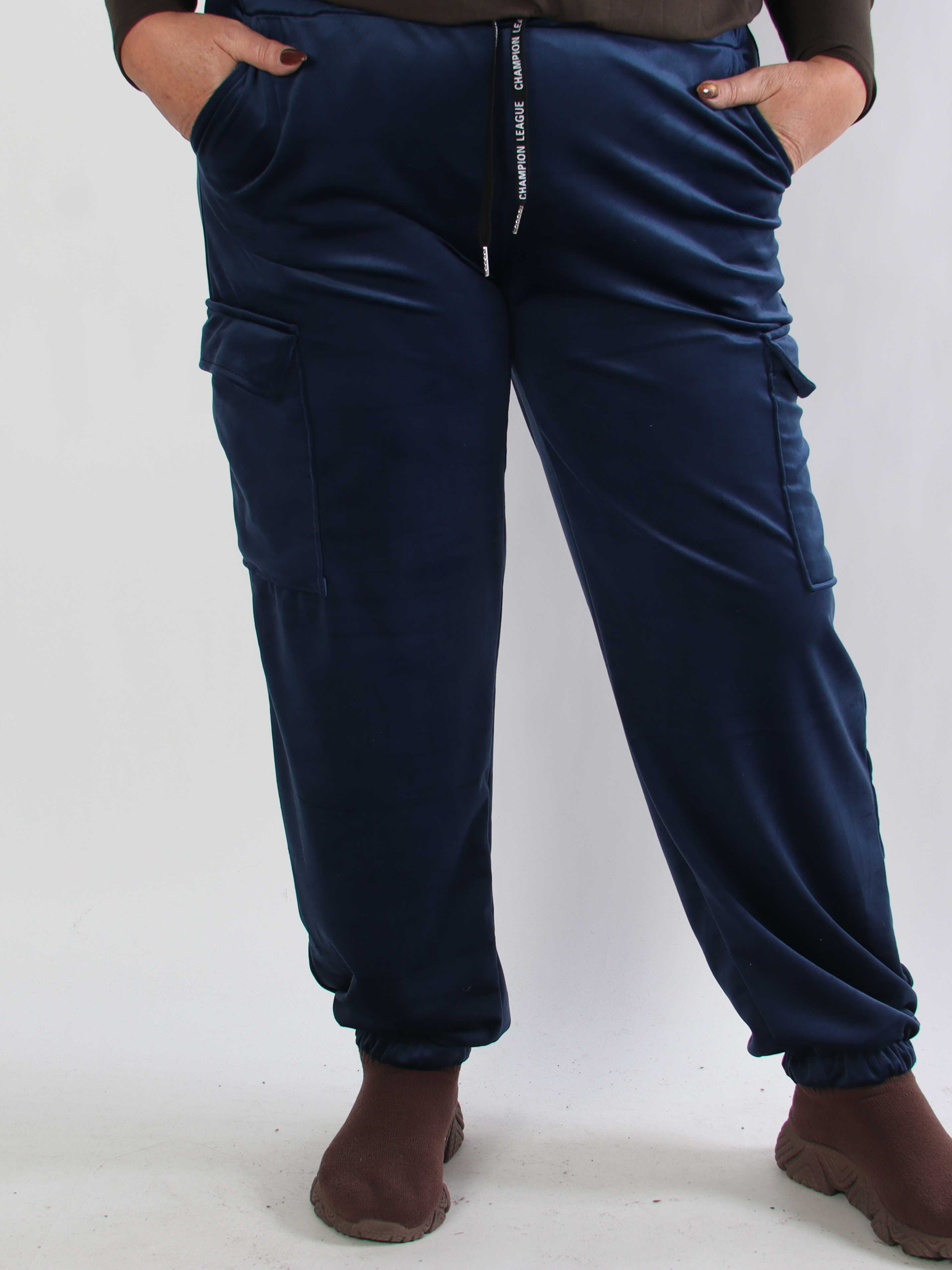 Pippa - Bløde plus size cargobukser i velour