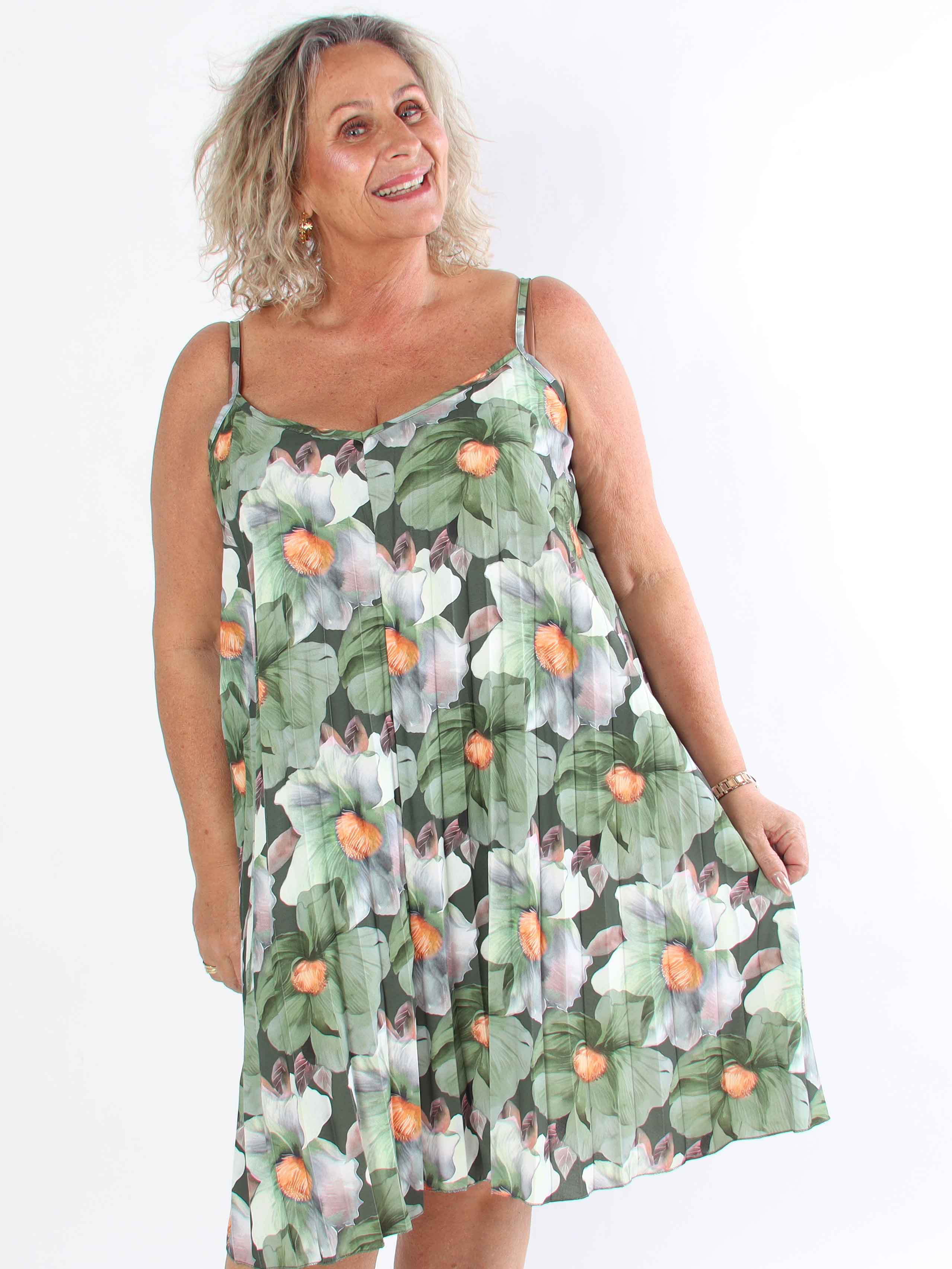 Poppy - Sød plisseret stropkjole i viskose med blomsterprint