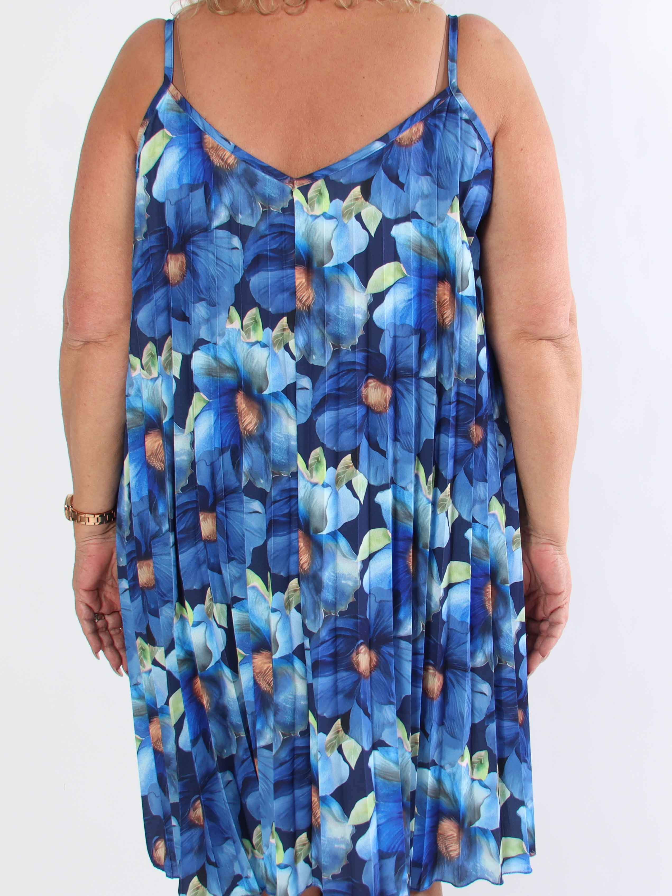 Poppy - Sød plisseret stropkjole i viskose med blomsterprint