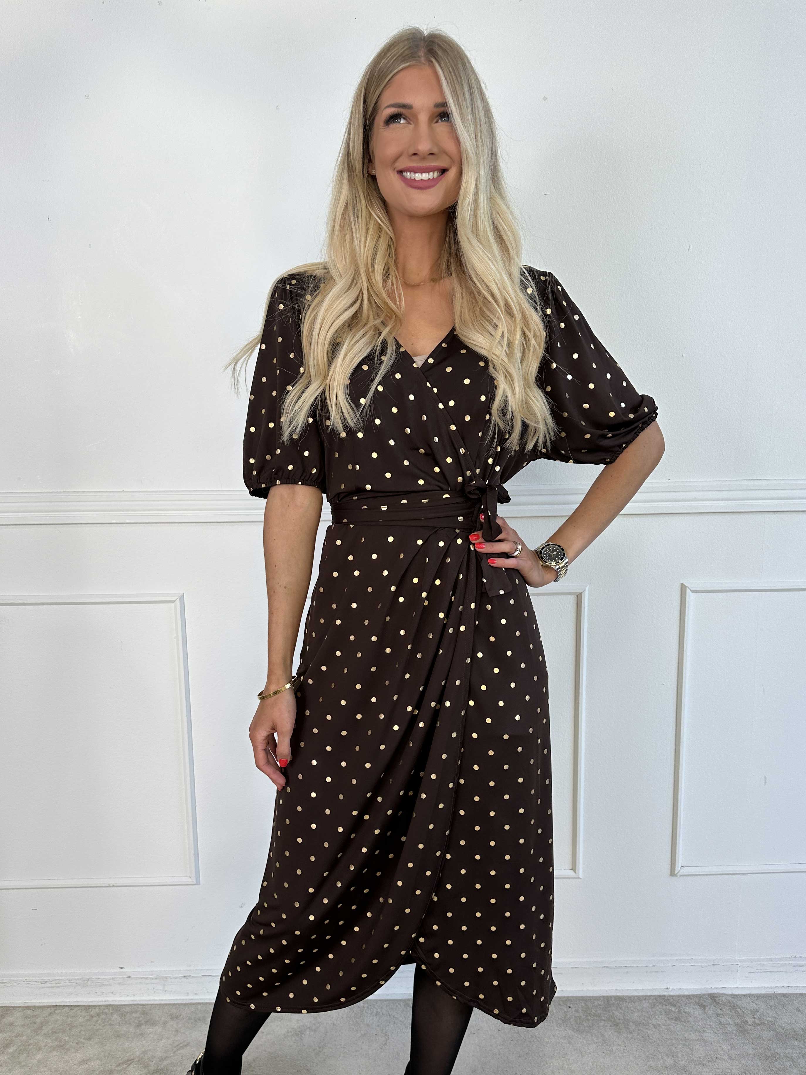 Primula Dust Gold - Kjole i slå-om look med guld prikker