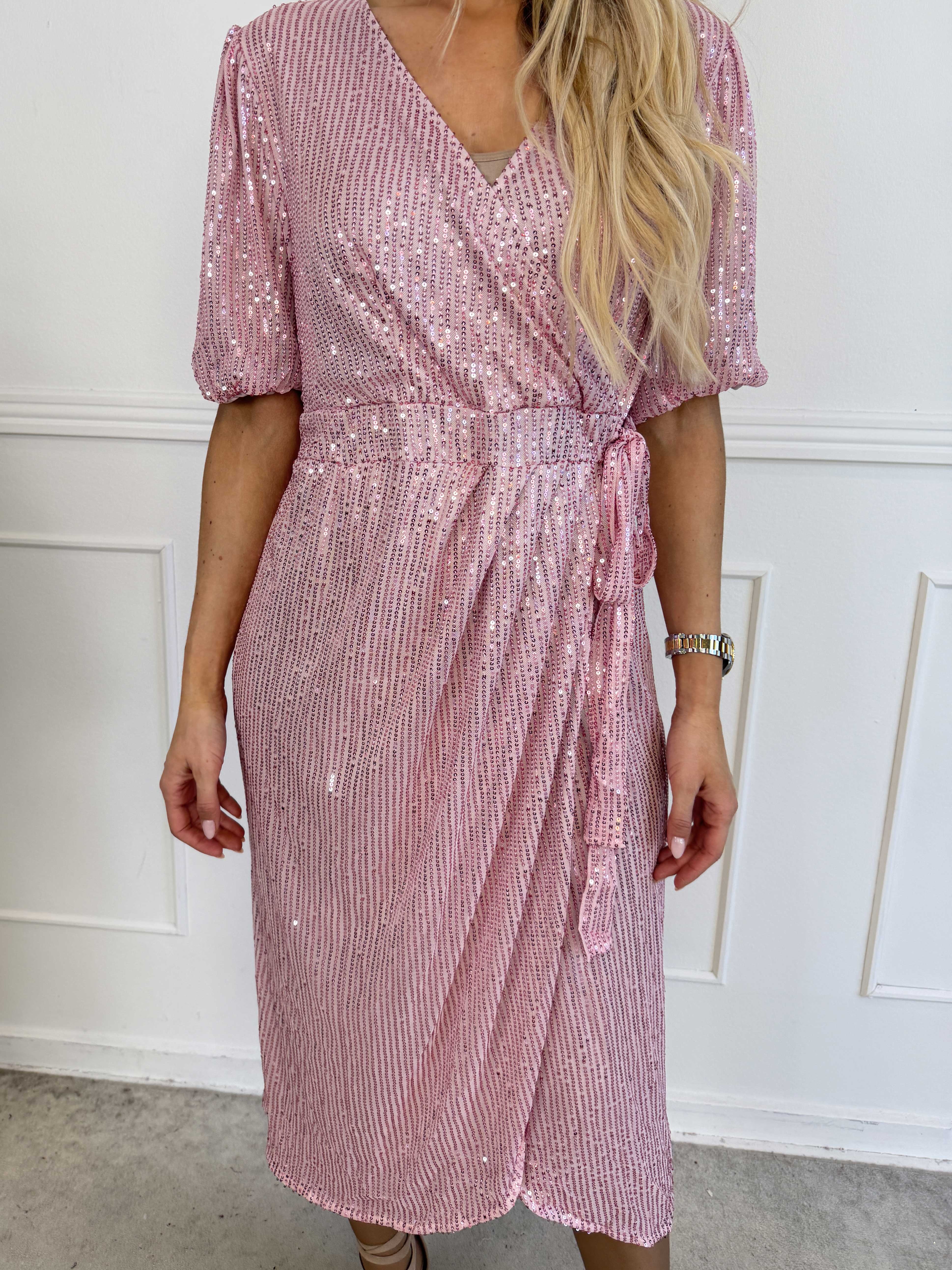 Primula Glitter - Kjole i slå-om look med pailletter