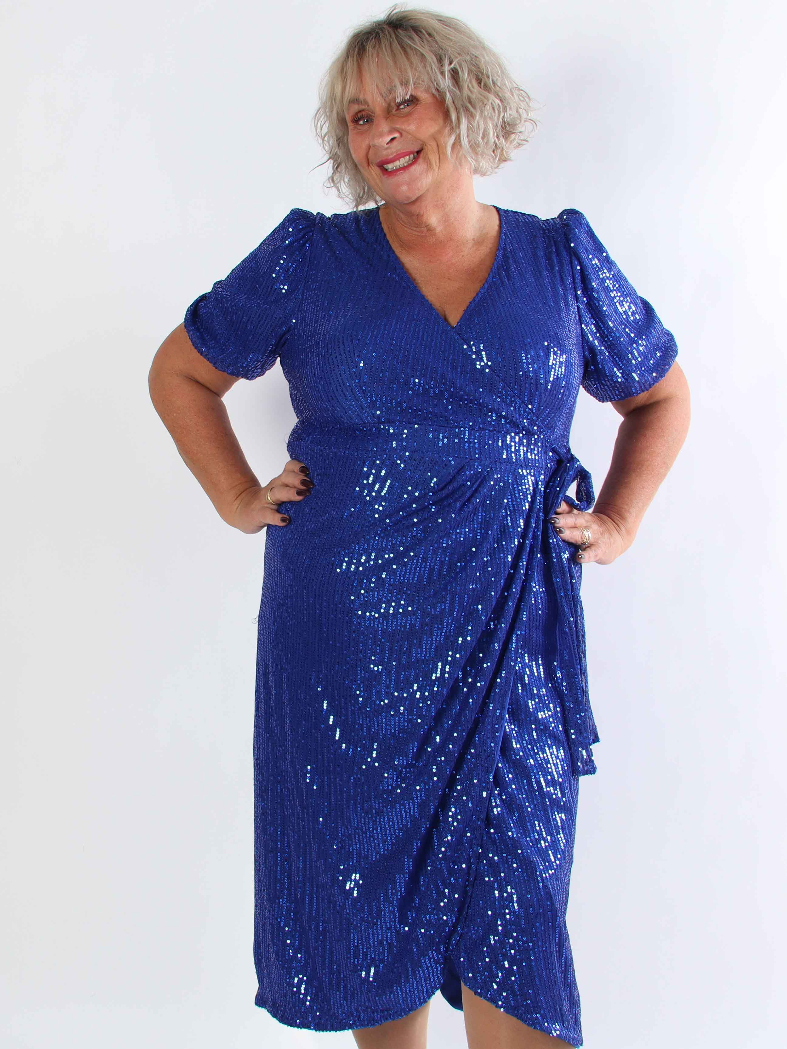 Primula Glitter - Plus size kjole i slå-om look med pailletter