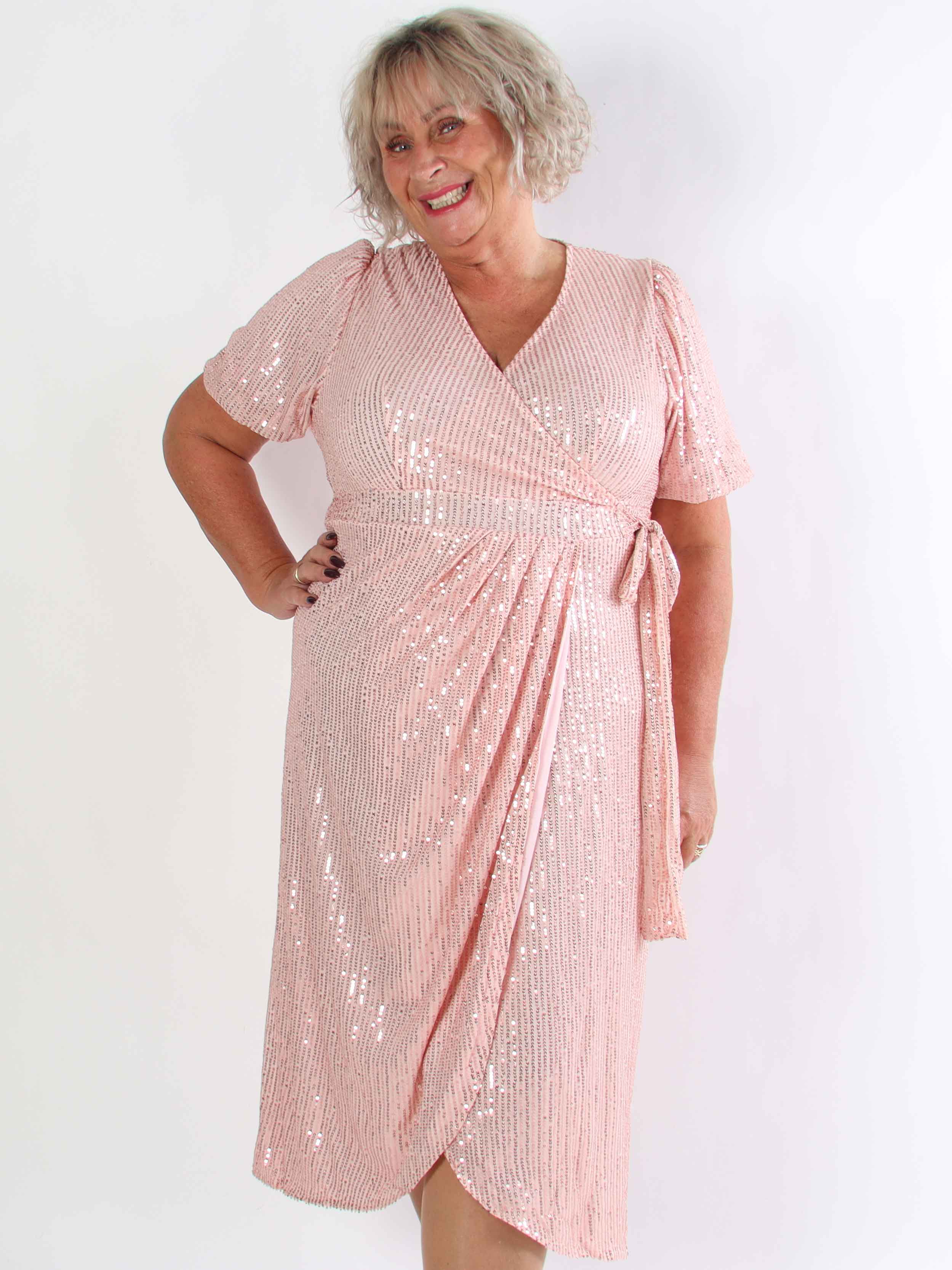 Primula Glitter - Plus size kjole i slå-om look med pailletter