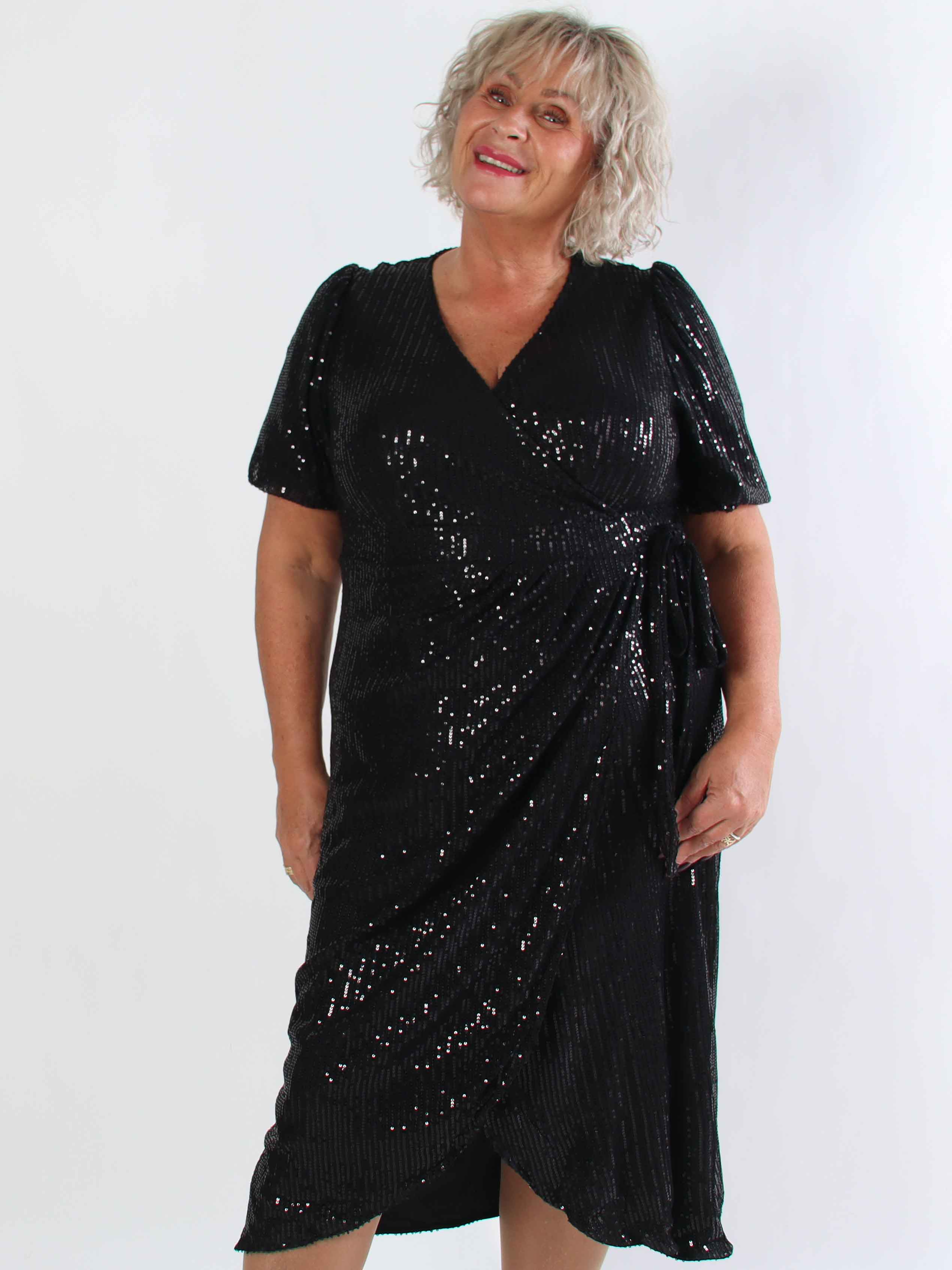 Primula Glitter - Plus size kjole i slå-om look med pailletter