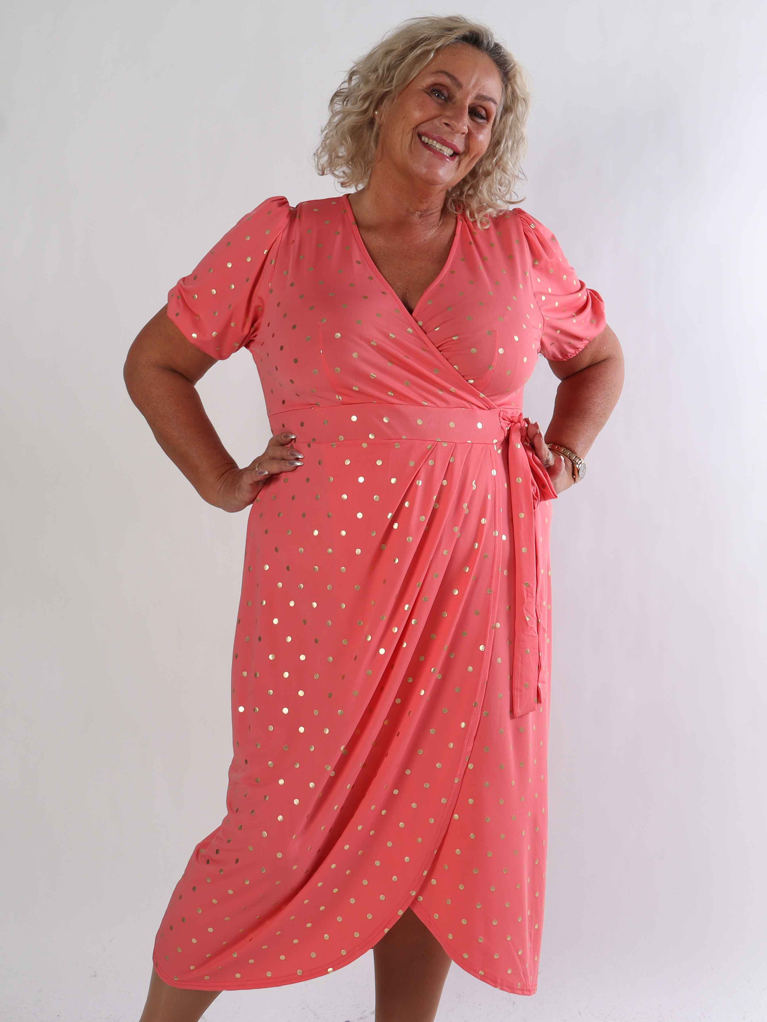 Primula Dust Gold - Plus size kjole i slå-om look med guld prikker