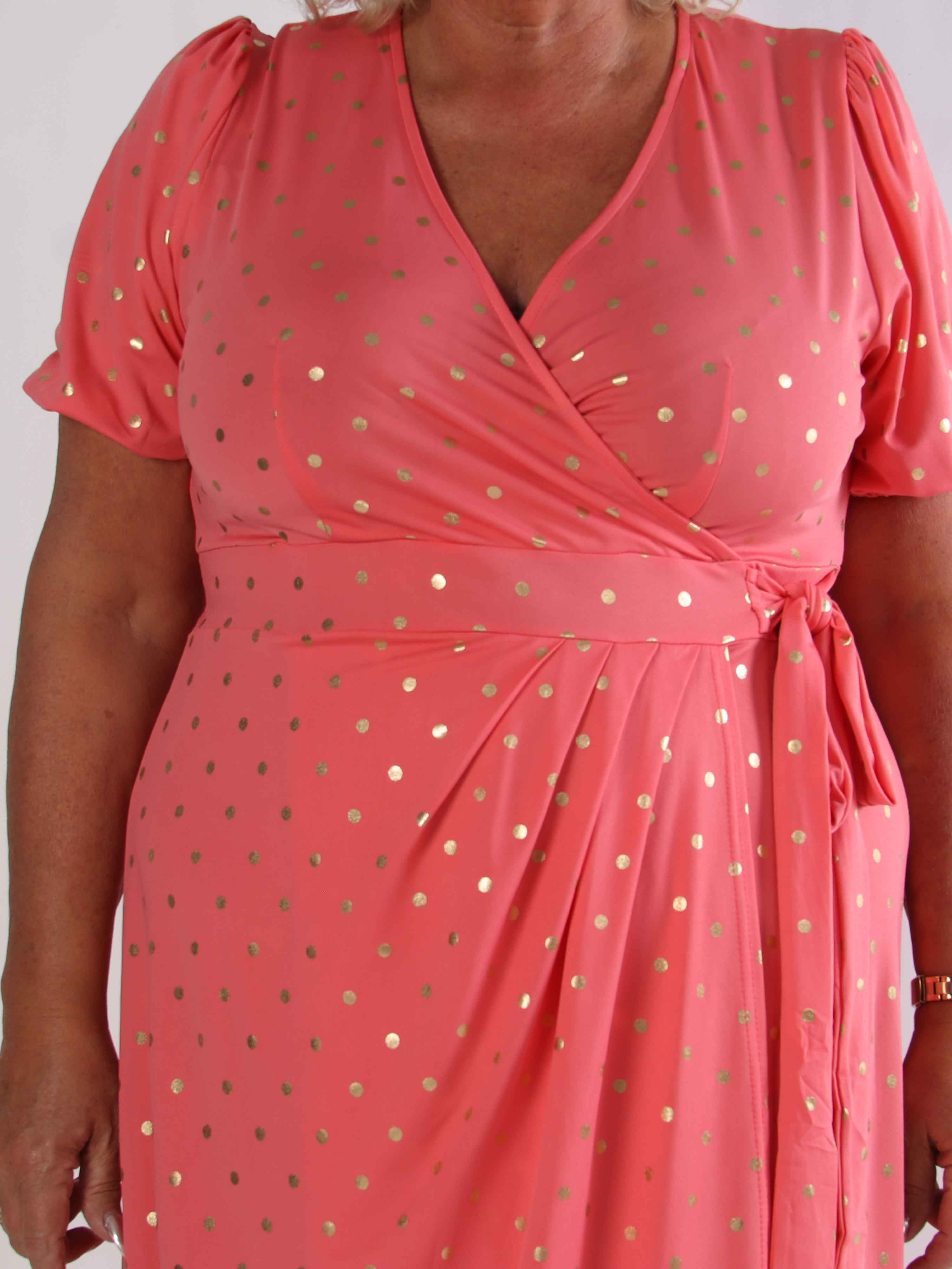 Primula Dust Gold - Plus size kjole i slå-om look med guld prikker