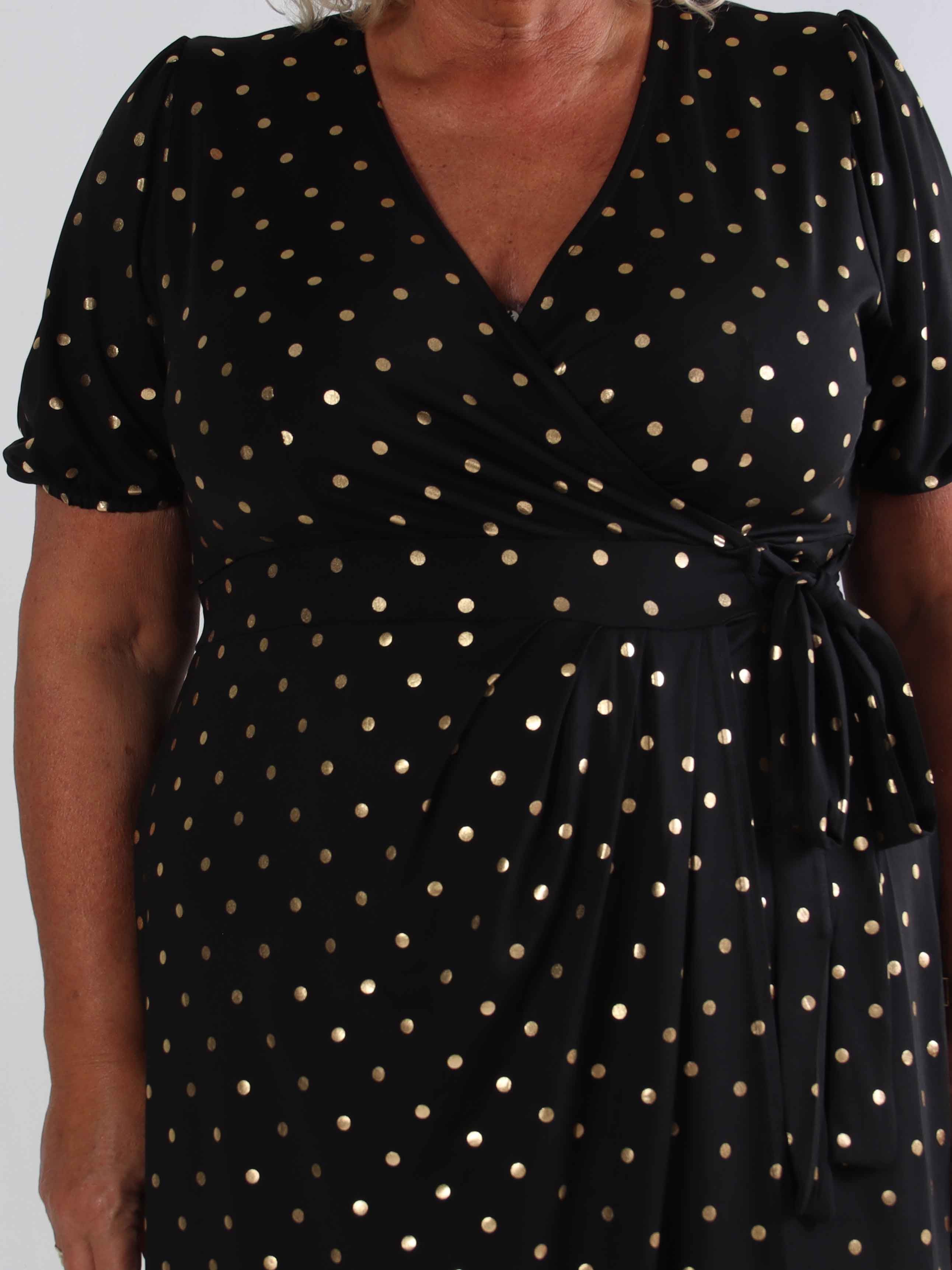 Primula Dust Gold - Plus size kjole i slå-om look med guld prikker