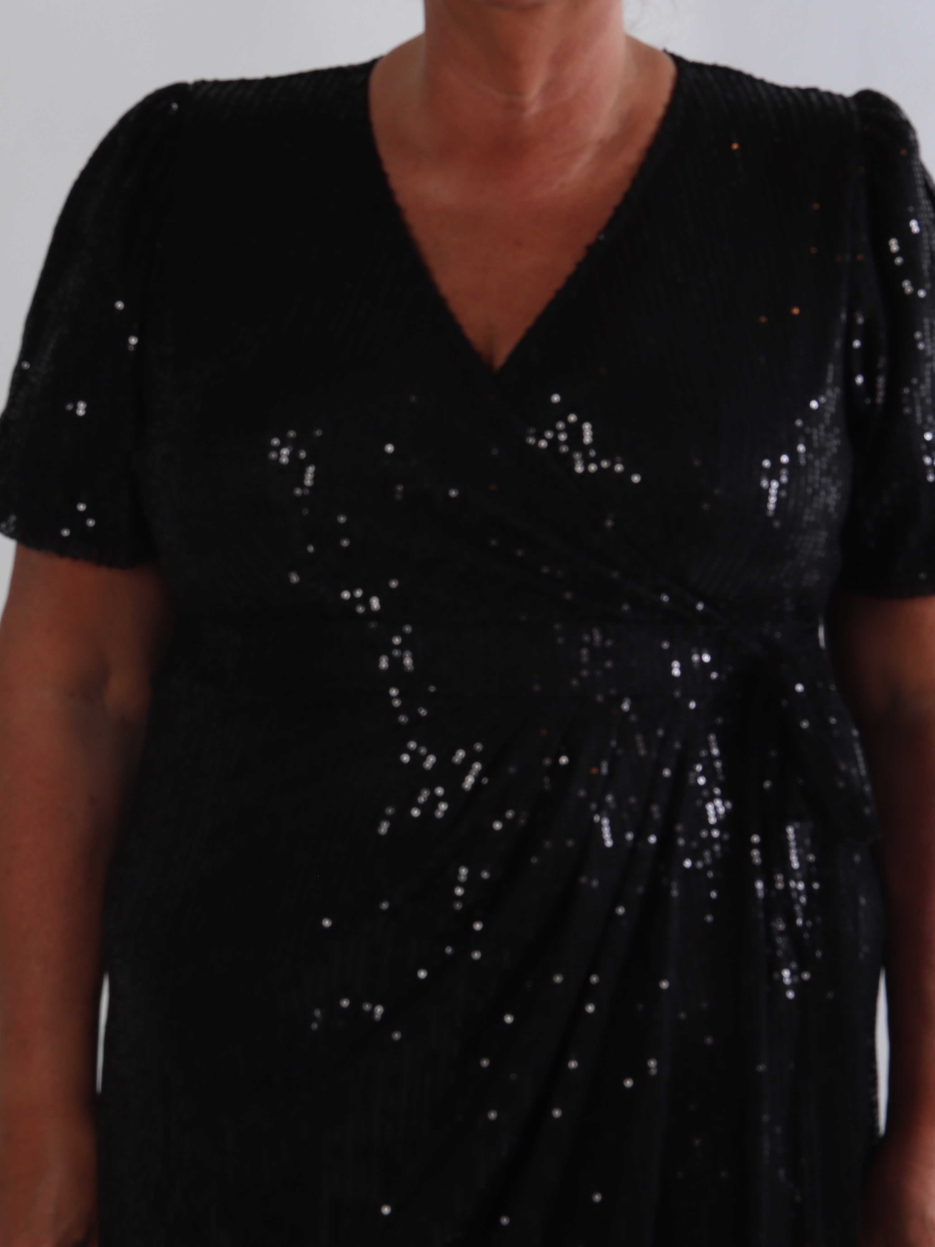 Primula Glitter - Plus size kjole i slå-om look med pailletter