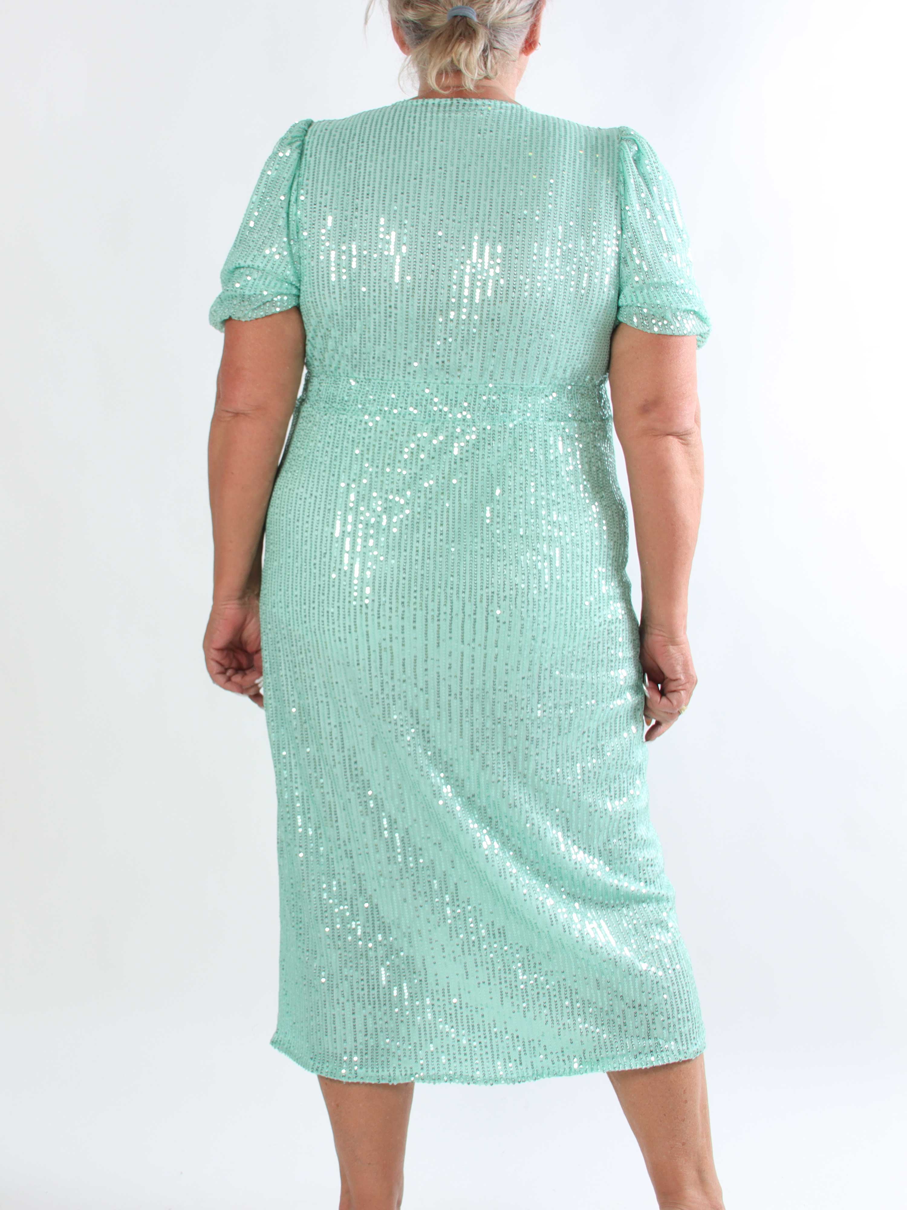 Primula Glitter - Plus size kjole i slå-om look med pailletter
