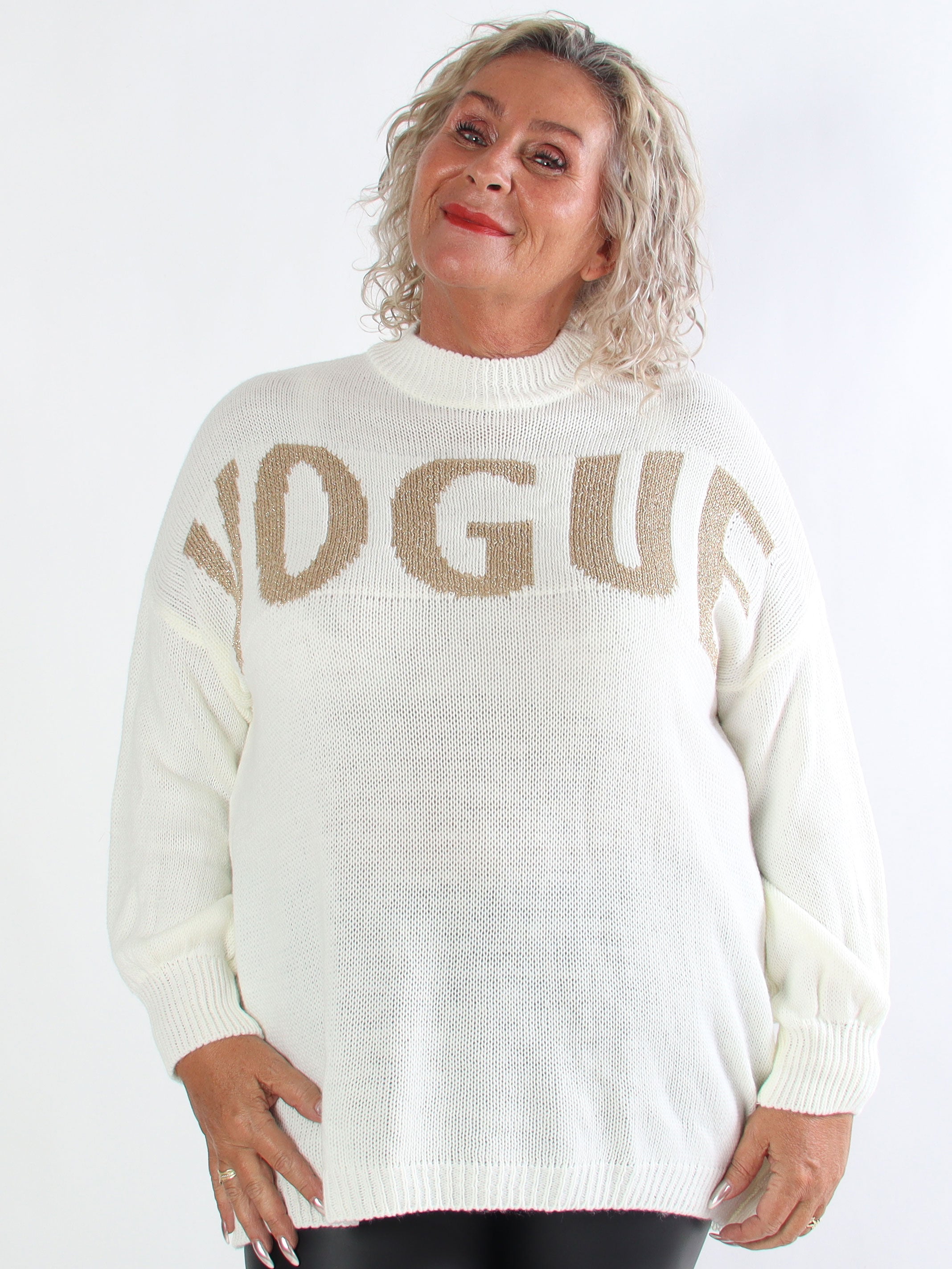 Priscilla - Plus size striktrøje med VOGUE skrevet med guld glimmertråde