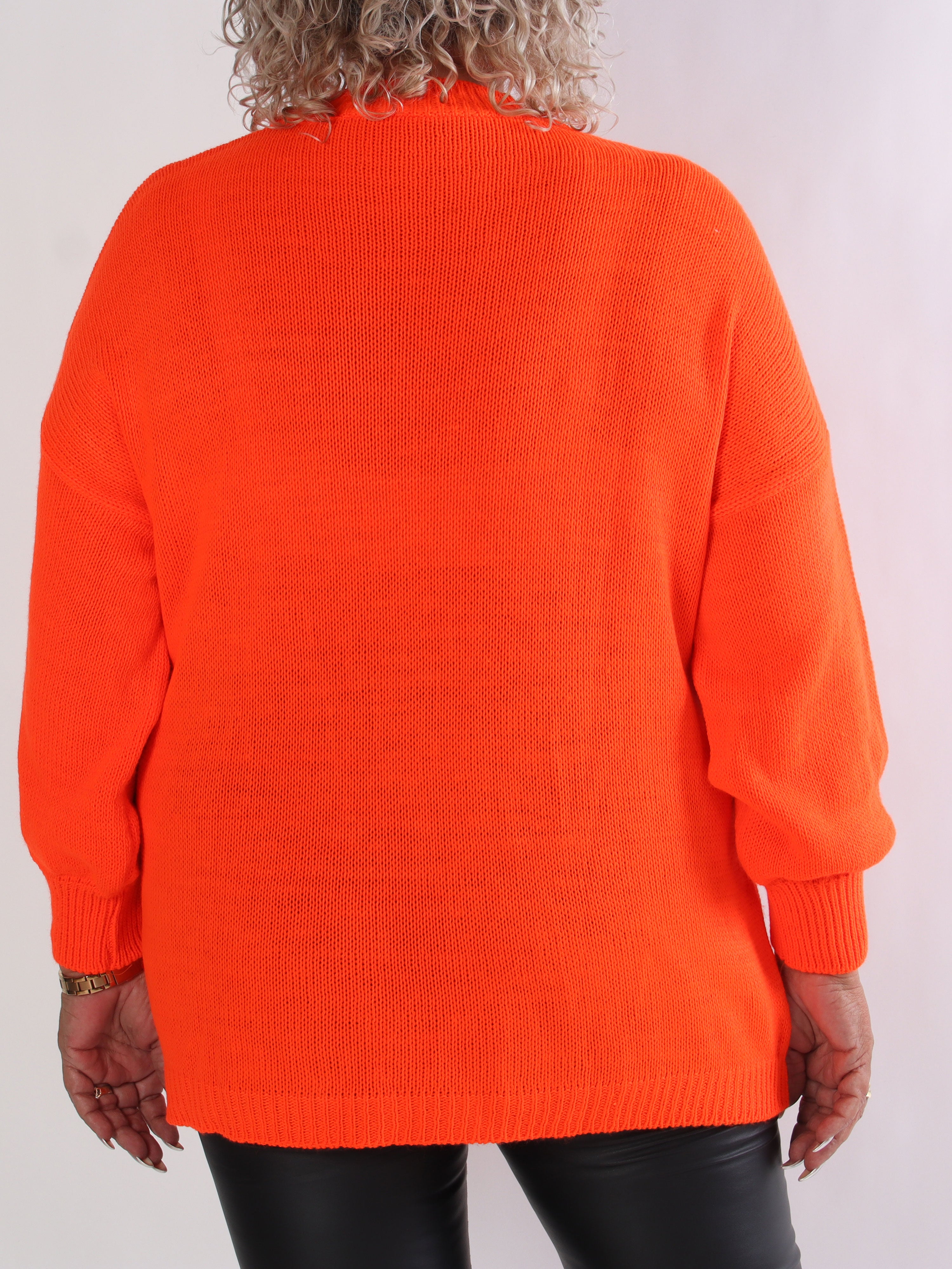 Priscilla - Plus size striktrøje med VOGUE skrevet med guld glimmertråde