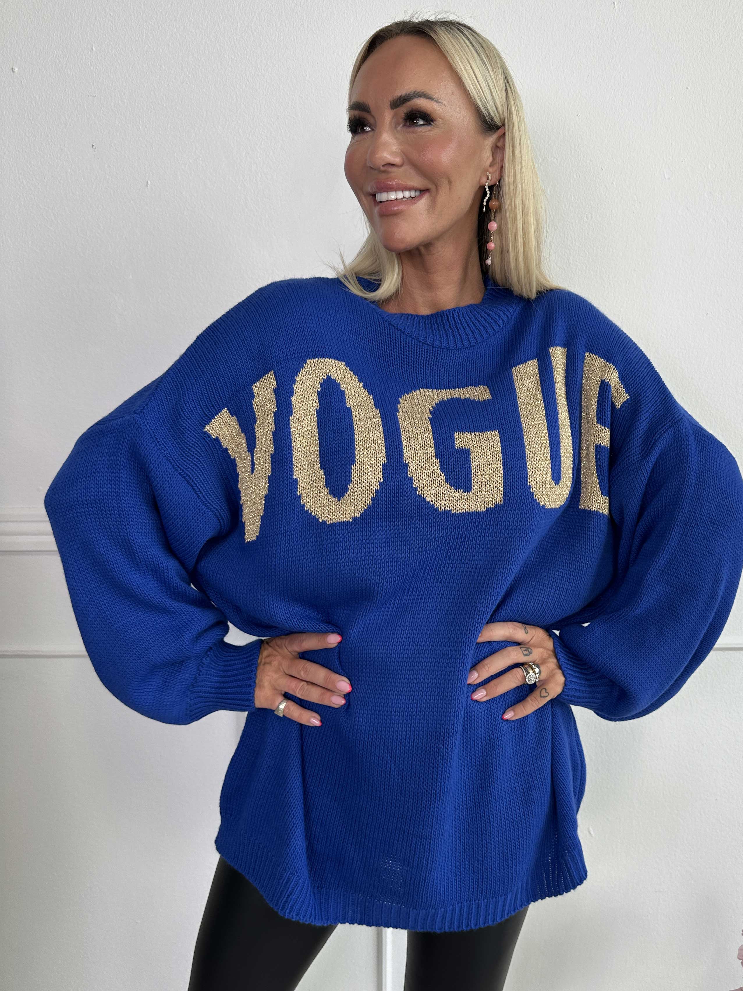 Priscilla - Striktrøje med VOGUE skrevet med guld glimmertråde