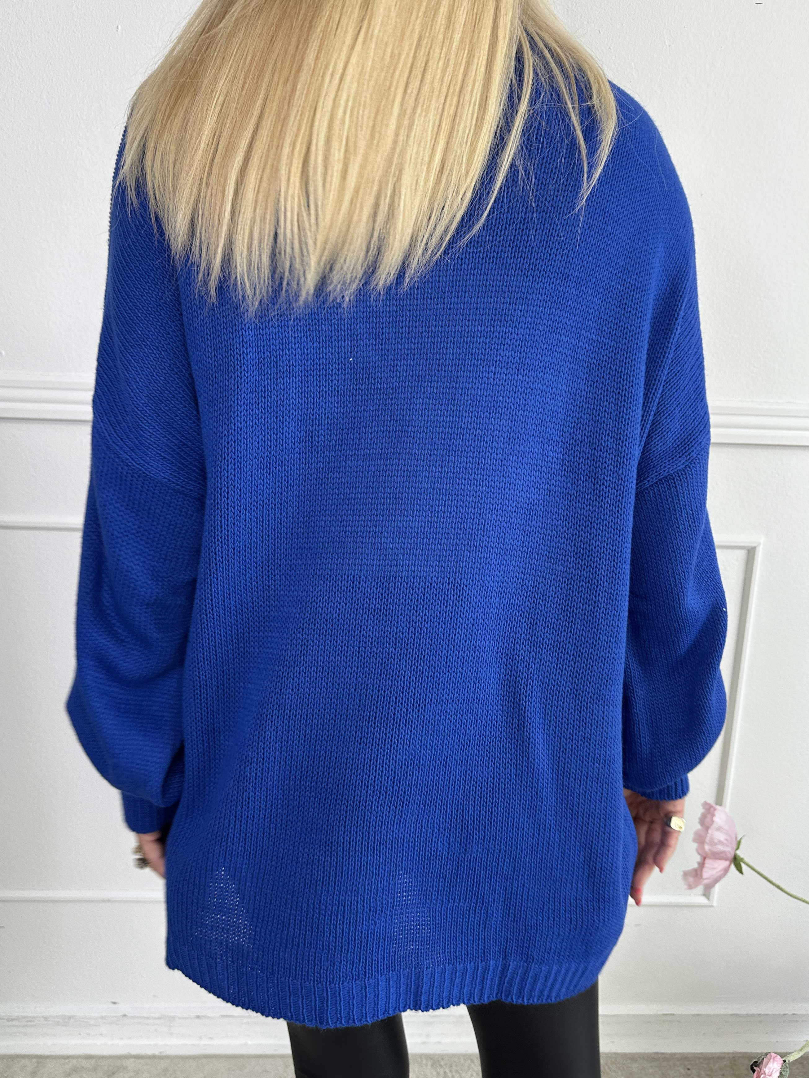 Priscilla - Striktrøje med VOGUE skrevet med guld glimmertråde