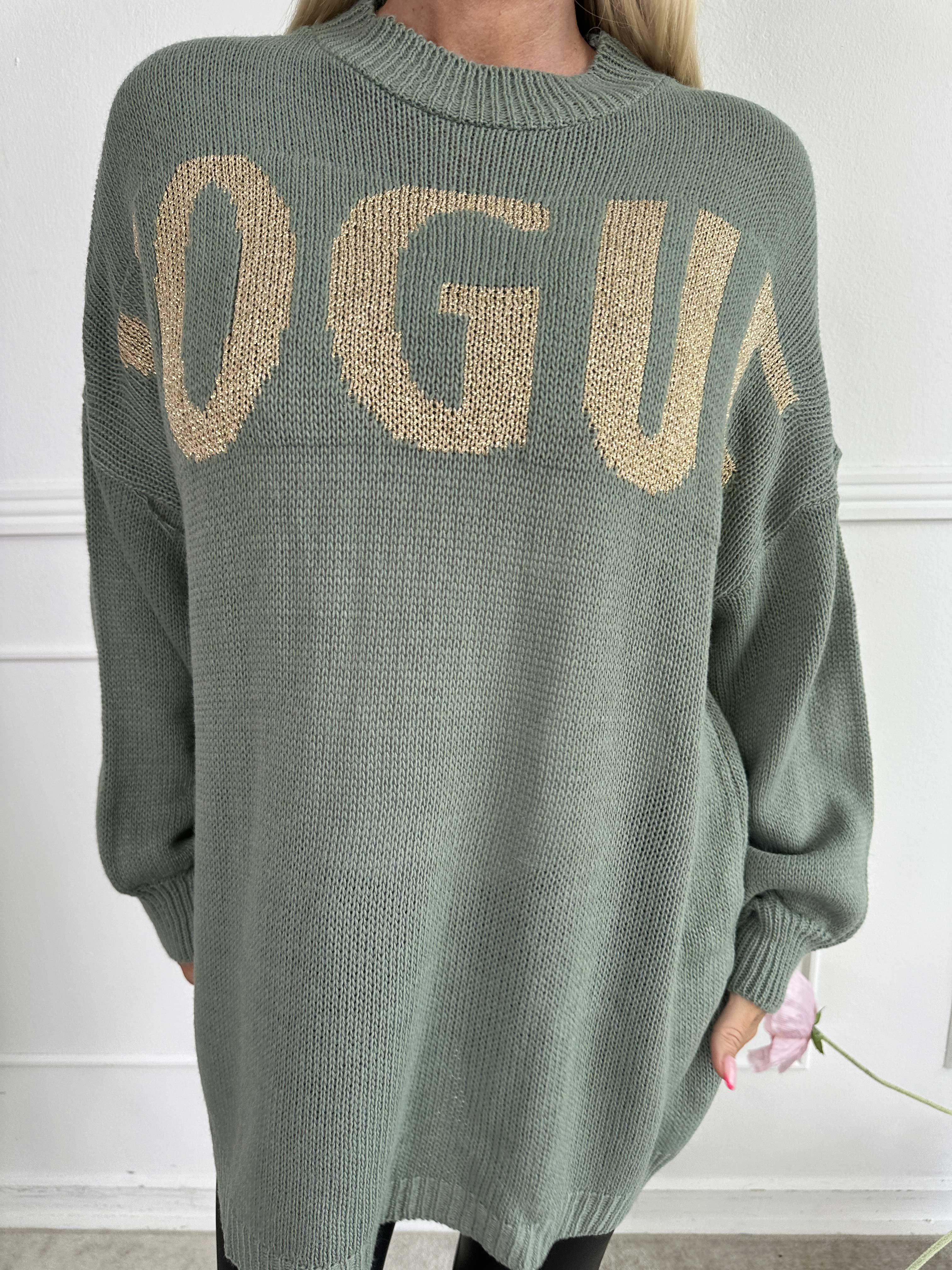 Priscilla - Striktrøje med VOGUE skrevet med guld glimmertråde