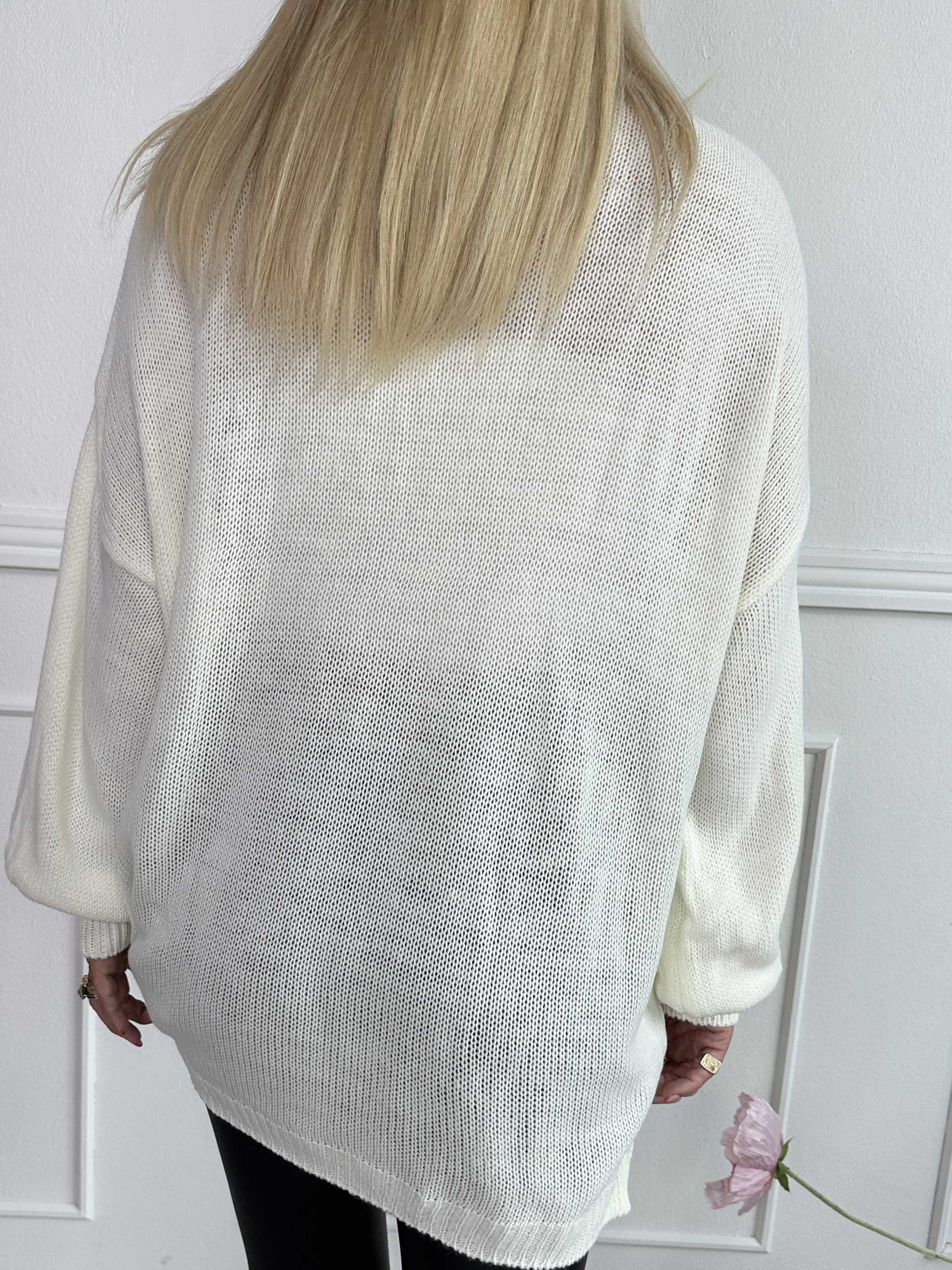 Priscilla - Striktrøje med VOGUE skrevet med guld glimmertråde