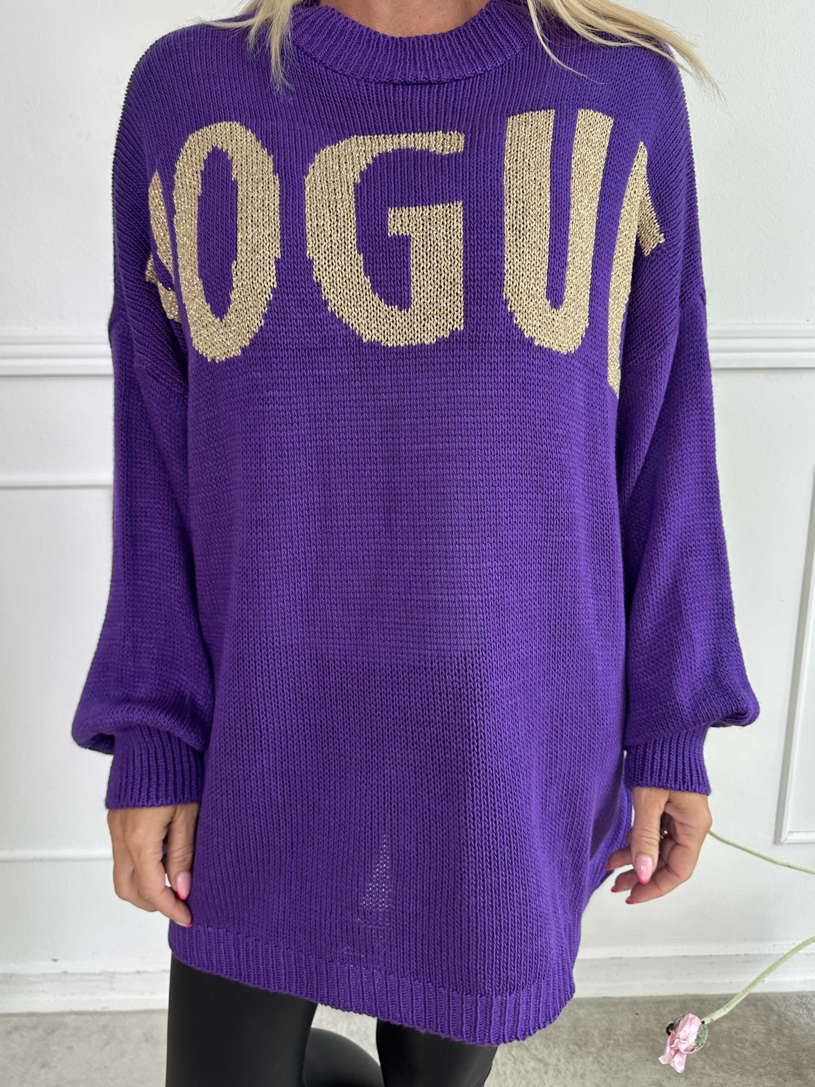 Priscilla - Striktrøje med VOGUE skrevet med guld glimmertråde