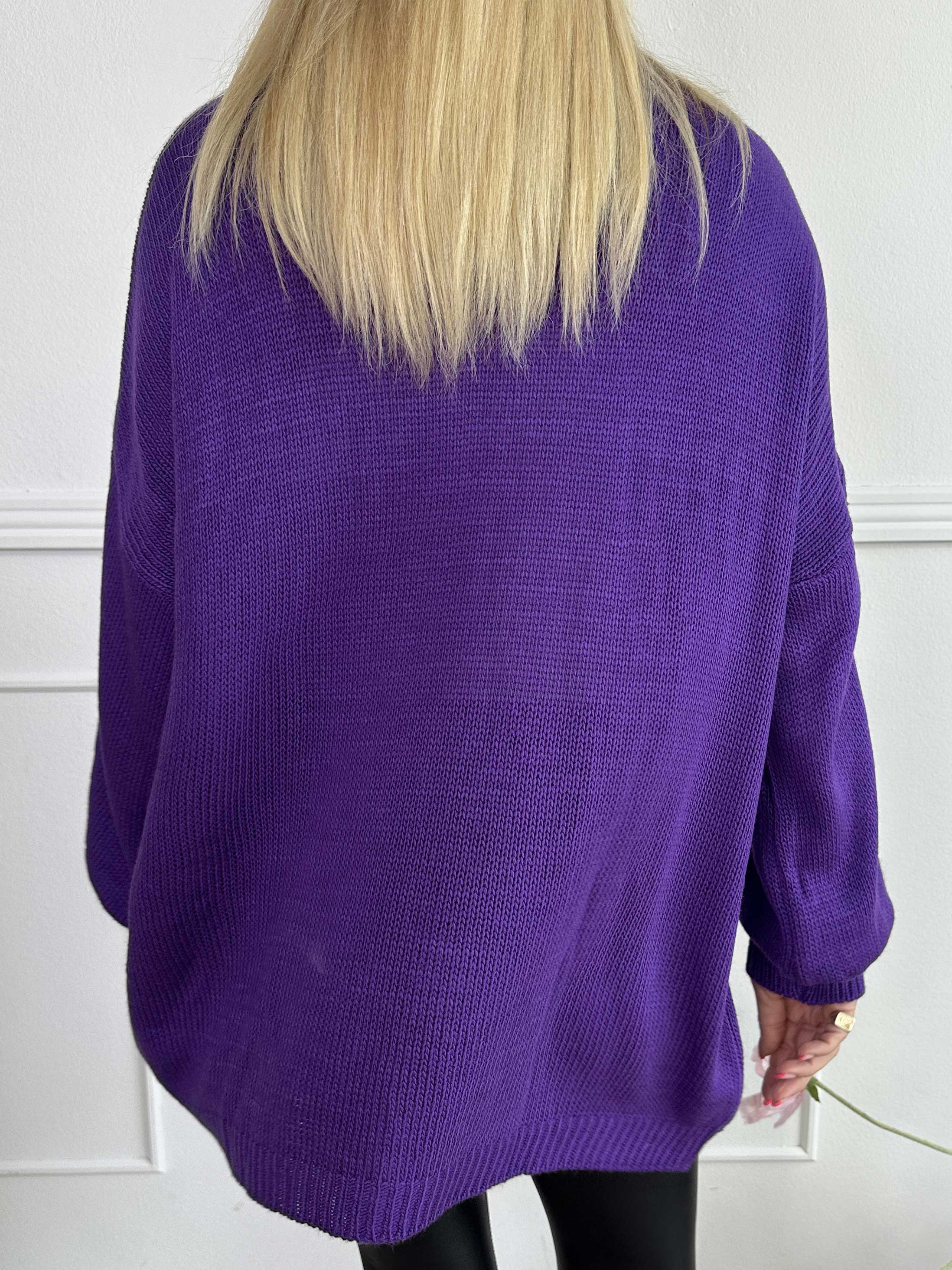 Priscilla - Striktrøje med VOGUE skrevet med guld glimmertråde