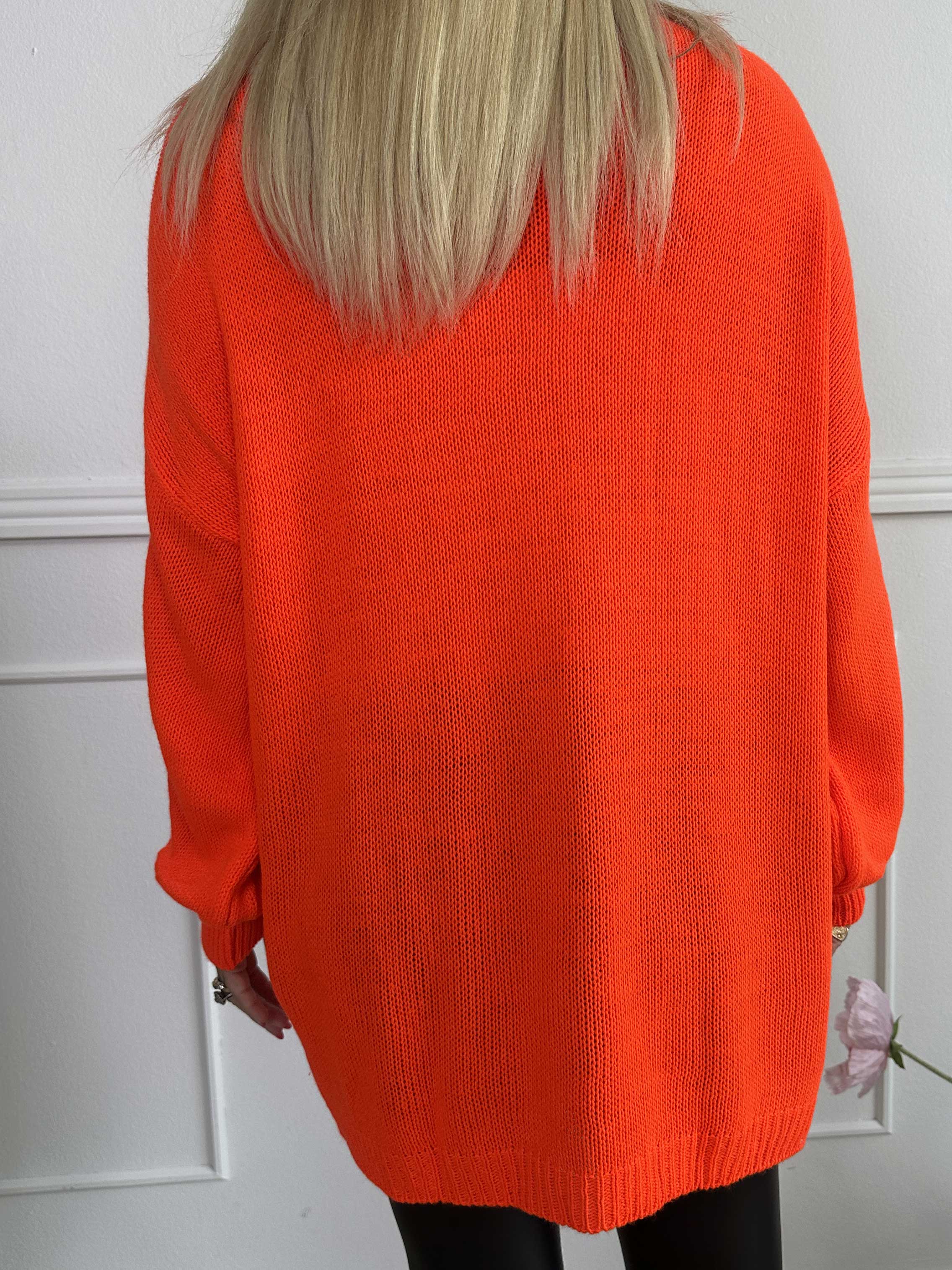 Priscilla - Striktrøje med VOGUE skrevet med guld glimmertråde