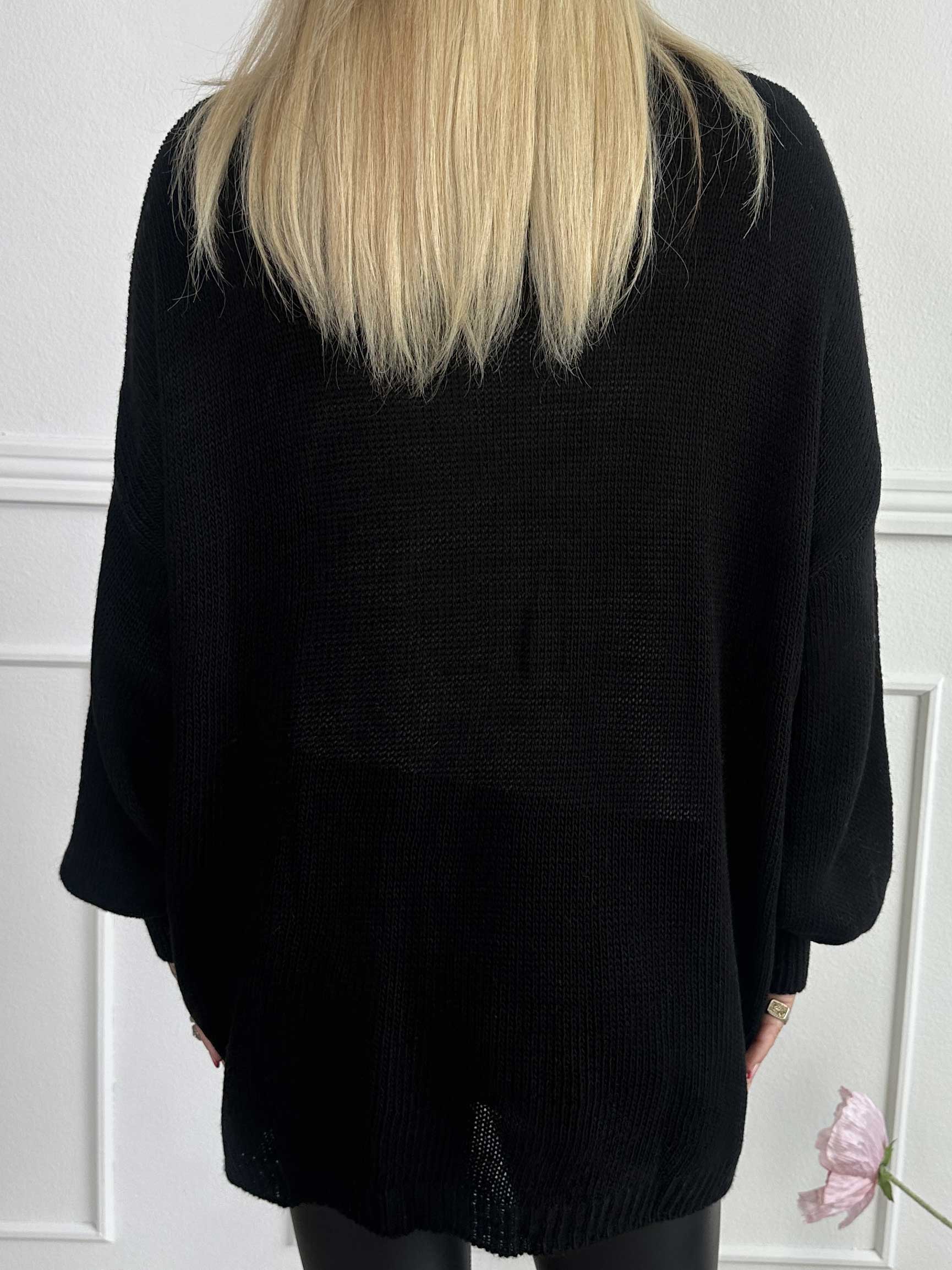 Priscilla - Striktrøje med VOGUE skrevet med guld glimmertråde