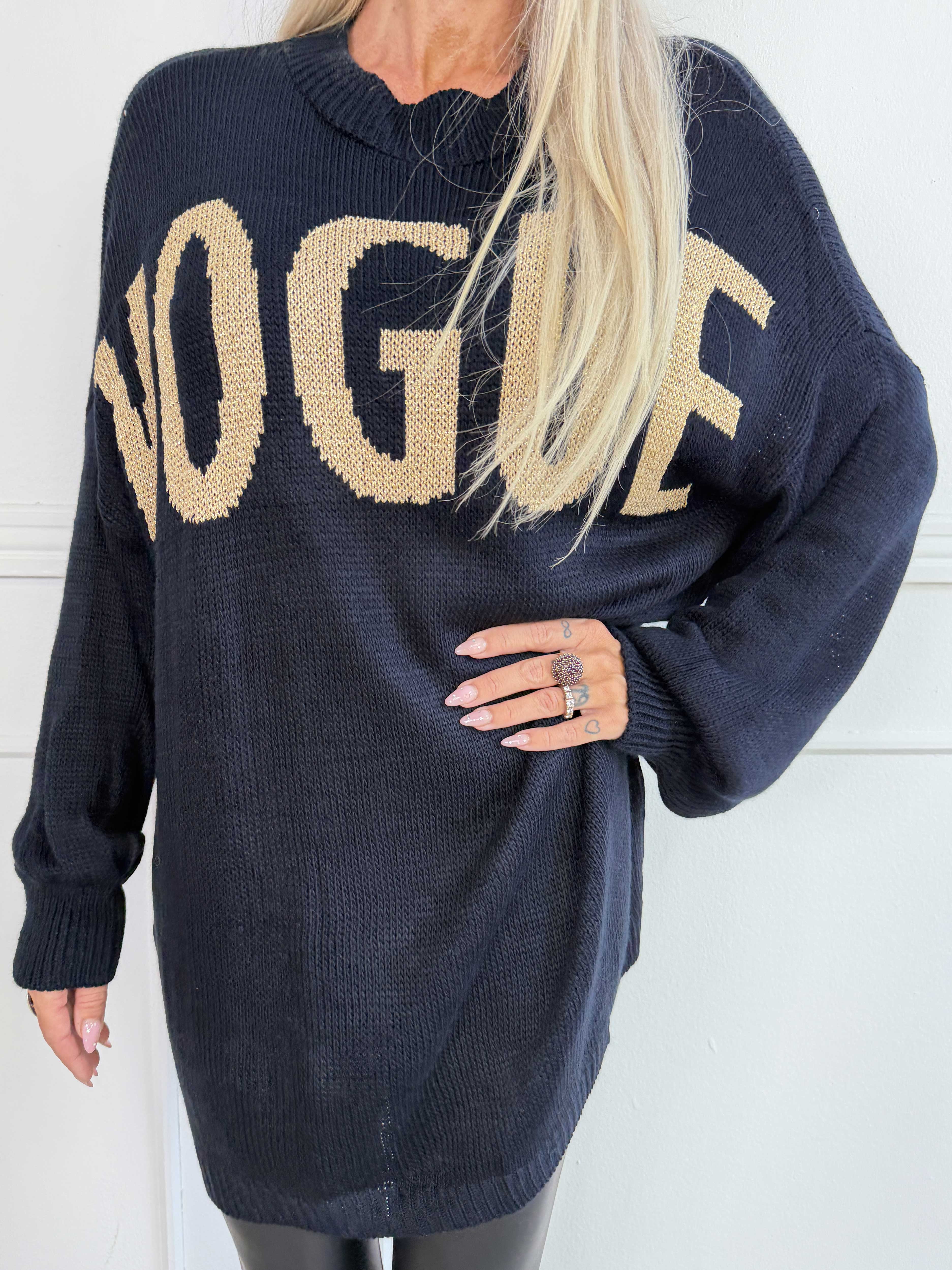 Priscilla - Striktrøje med VOGUE skrevet med guld glimmertråde