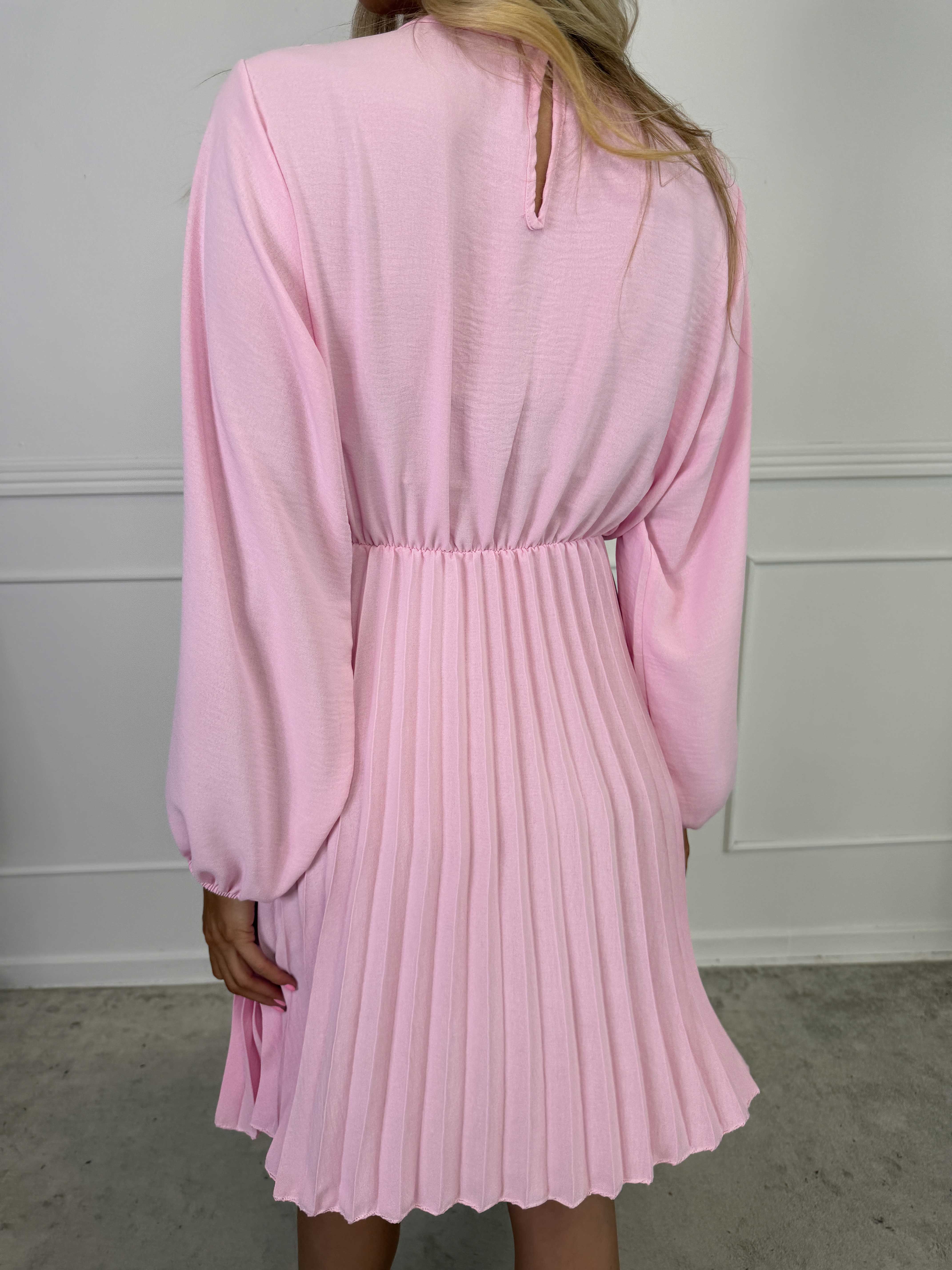 Rabia - Sød langærmet kjole med plisseret skørt