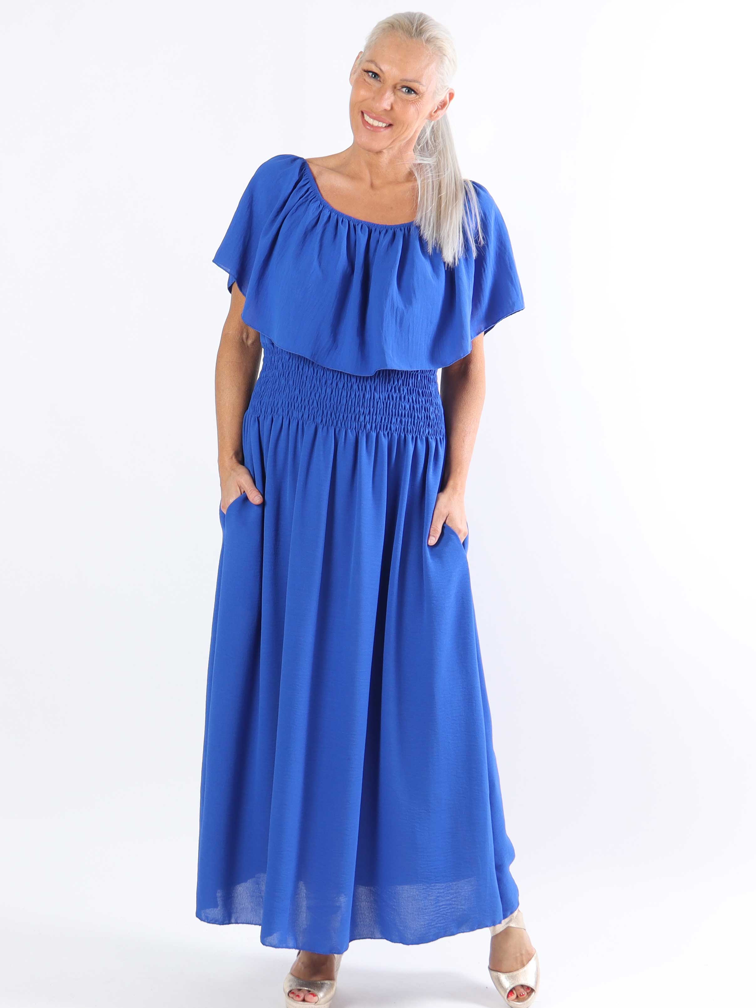 Rachel - Lang plus size kjole med lommer og flæsekant